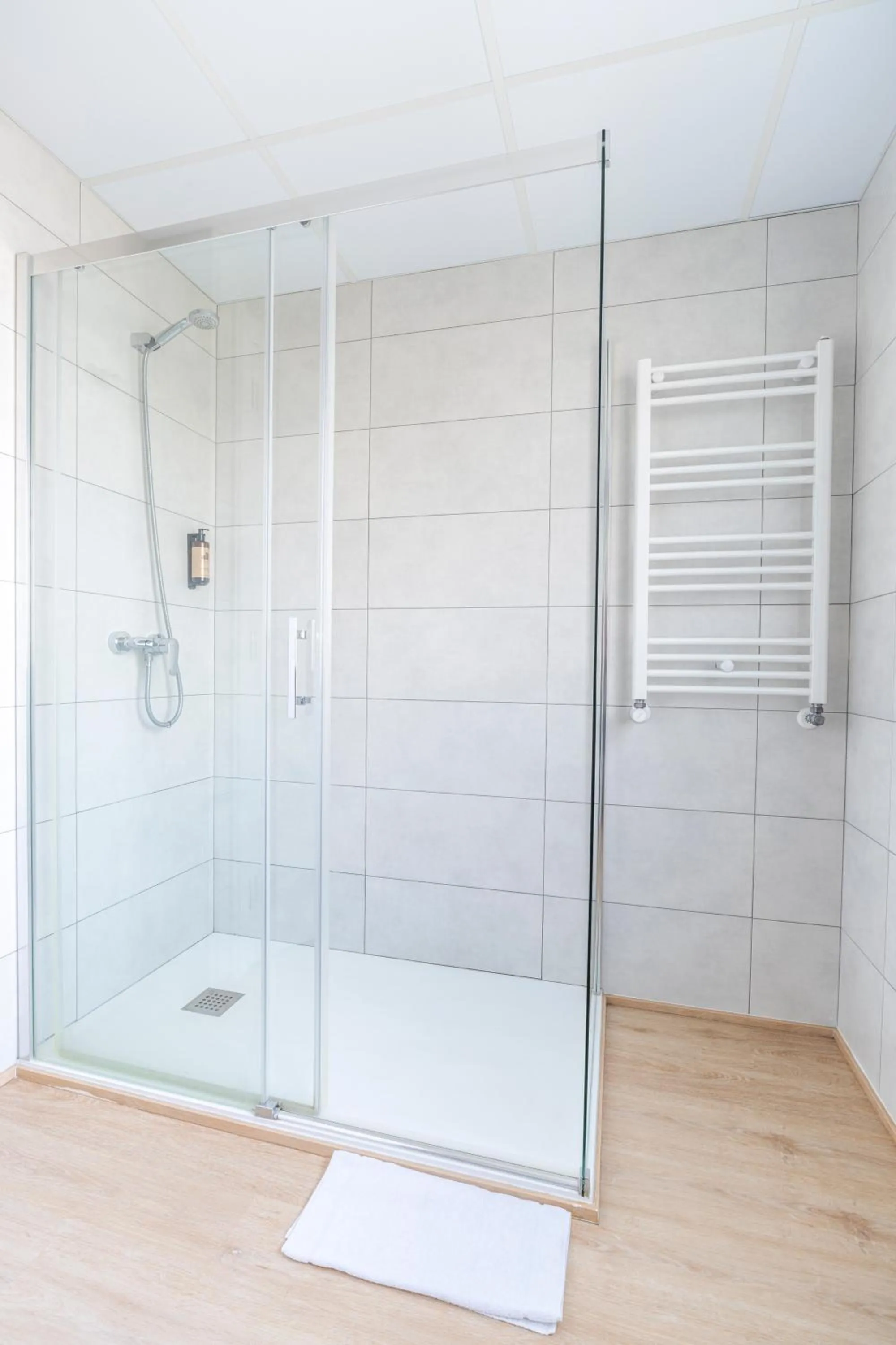 Shower in Hostal Sans