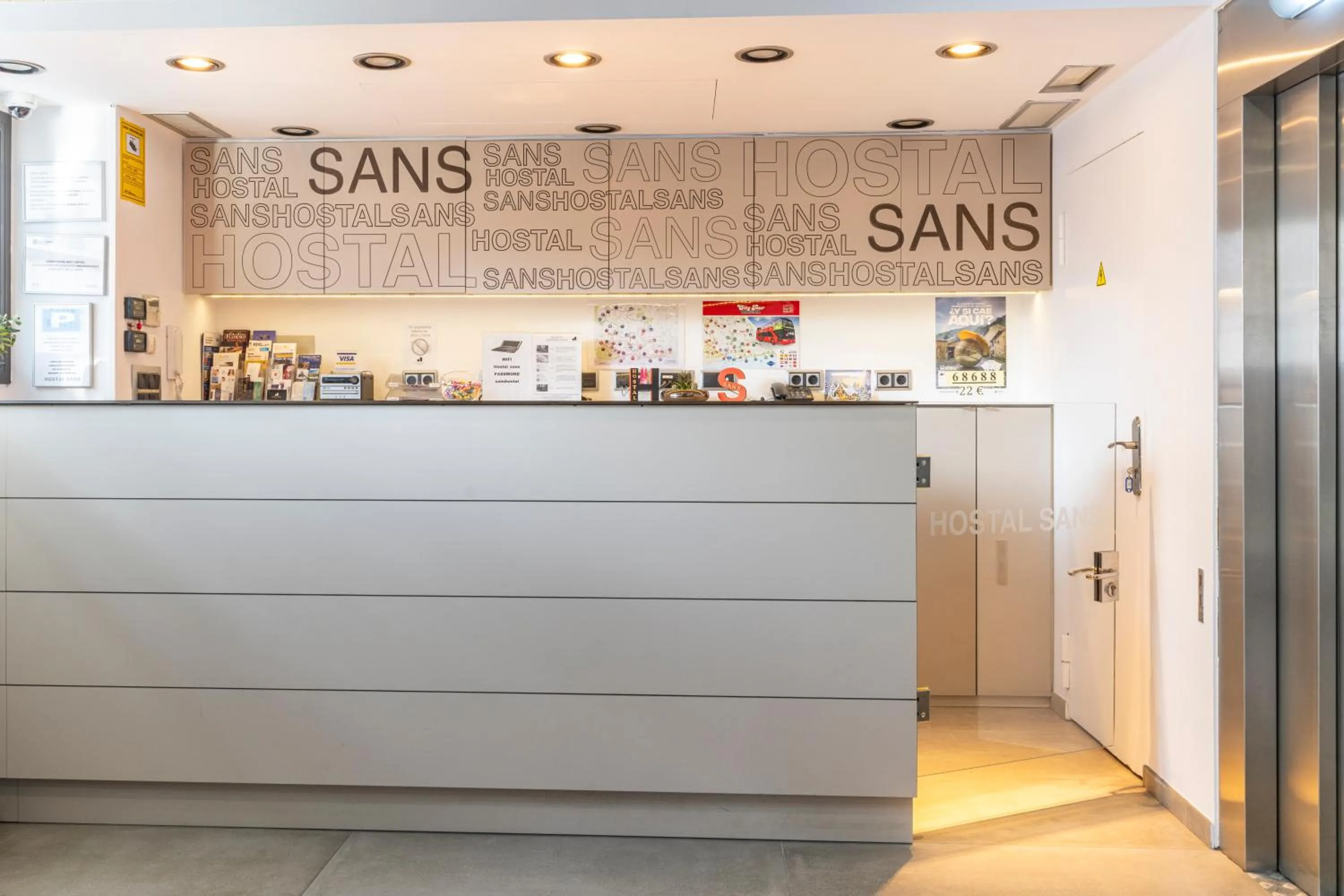 Lobby or reception in Hostal Sans