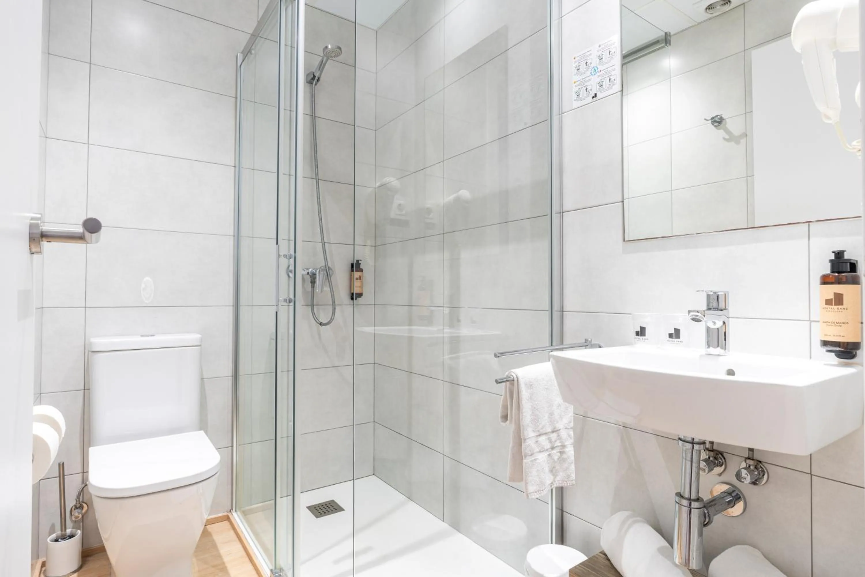 Shower in Hostal Sans