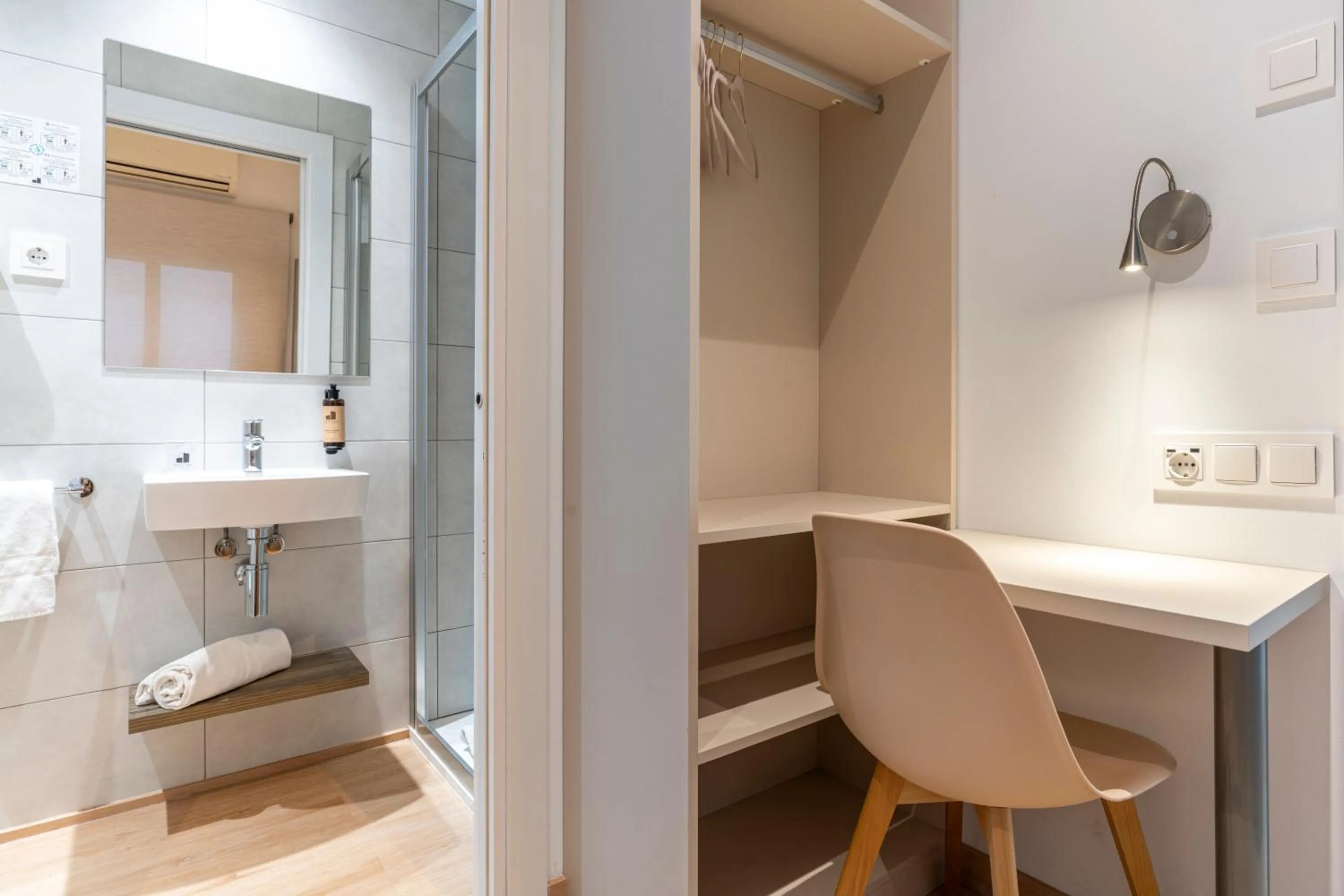 furniture in Hostal Sans