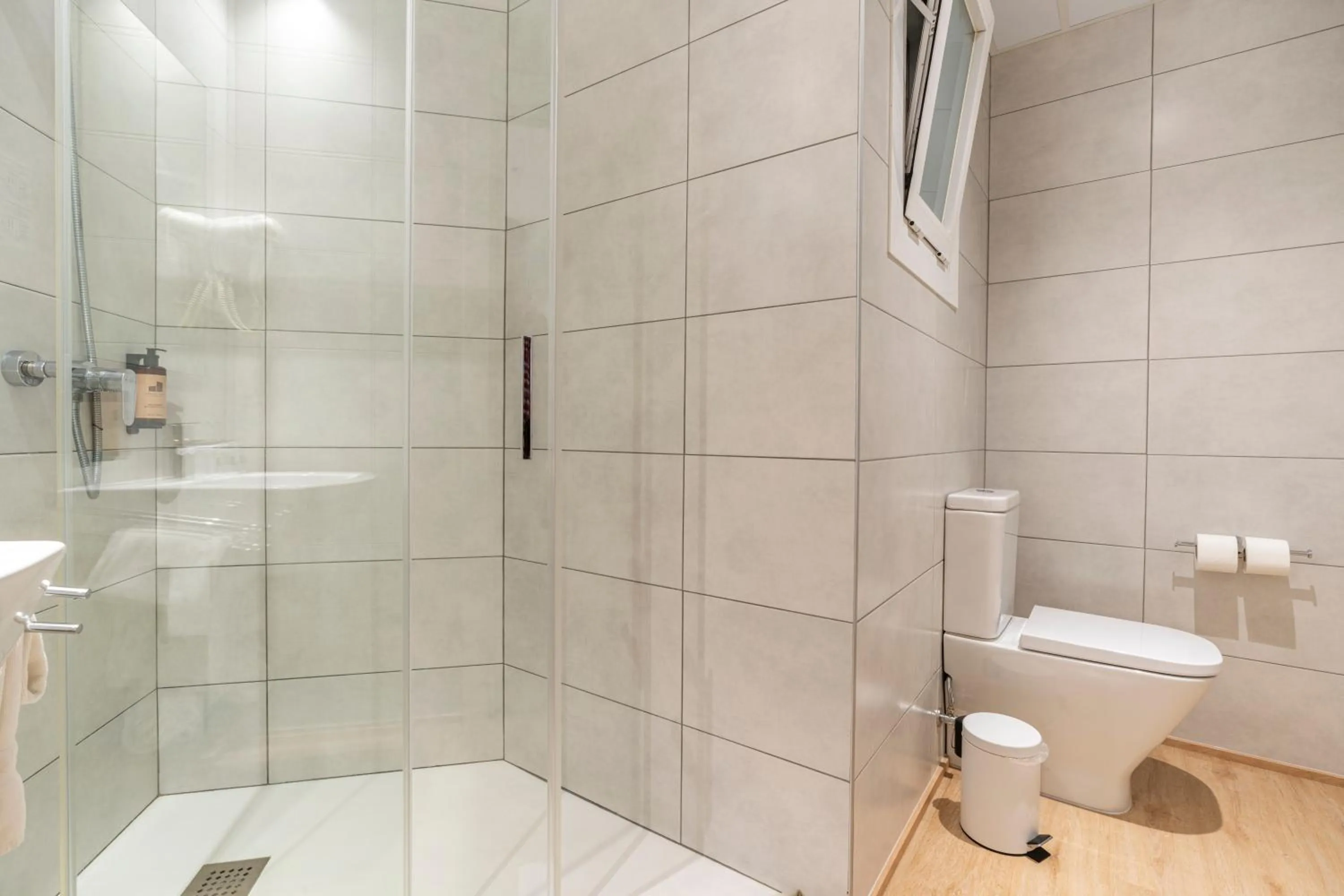 Shower in Hostal Sans