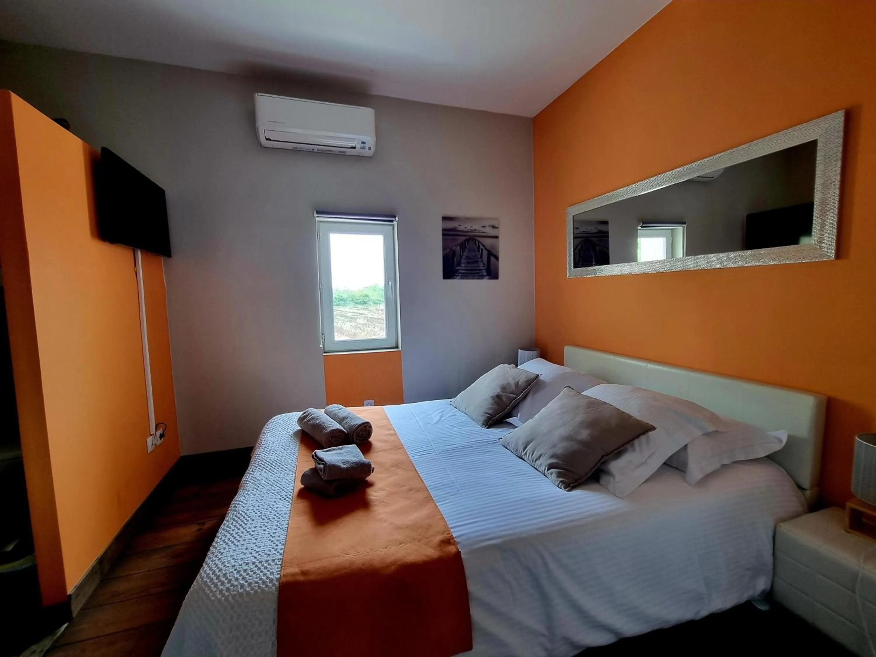 Photo of the whole room, Bed in Villa Alyzea