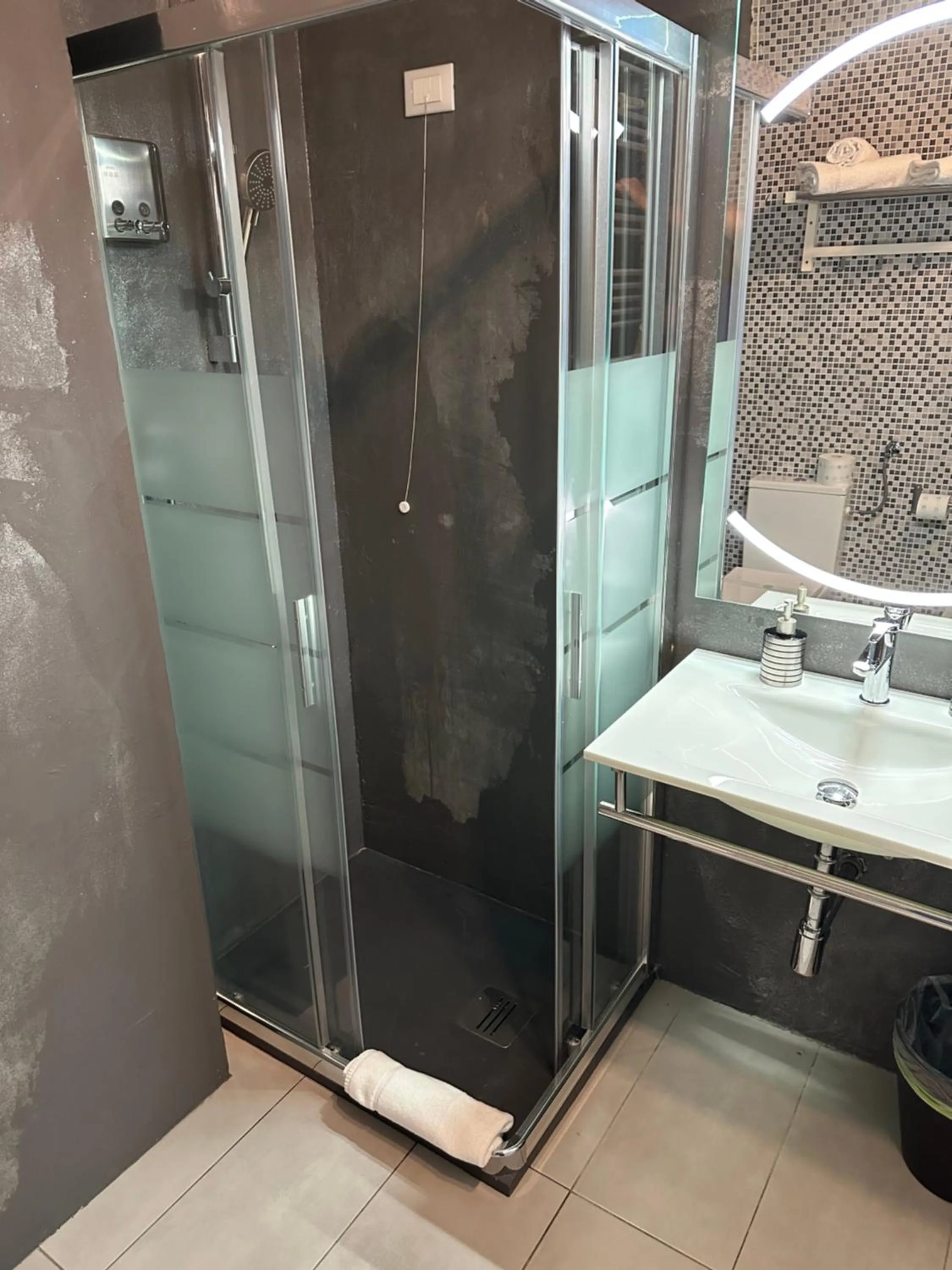 Bathroom in Rigoletto Rental Rooms