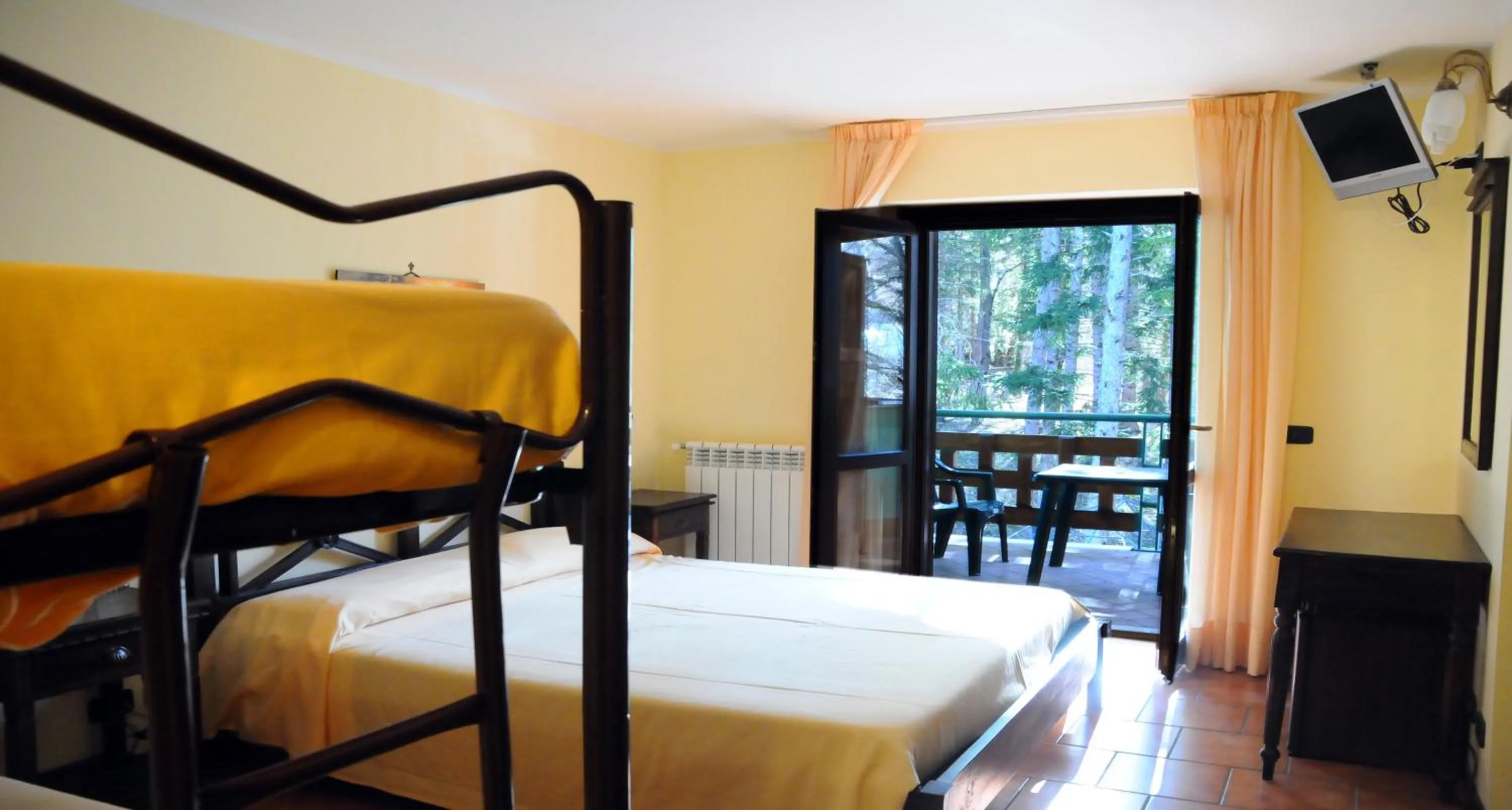 bunk bed, Bed in Hotel Alisma