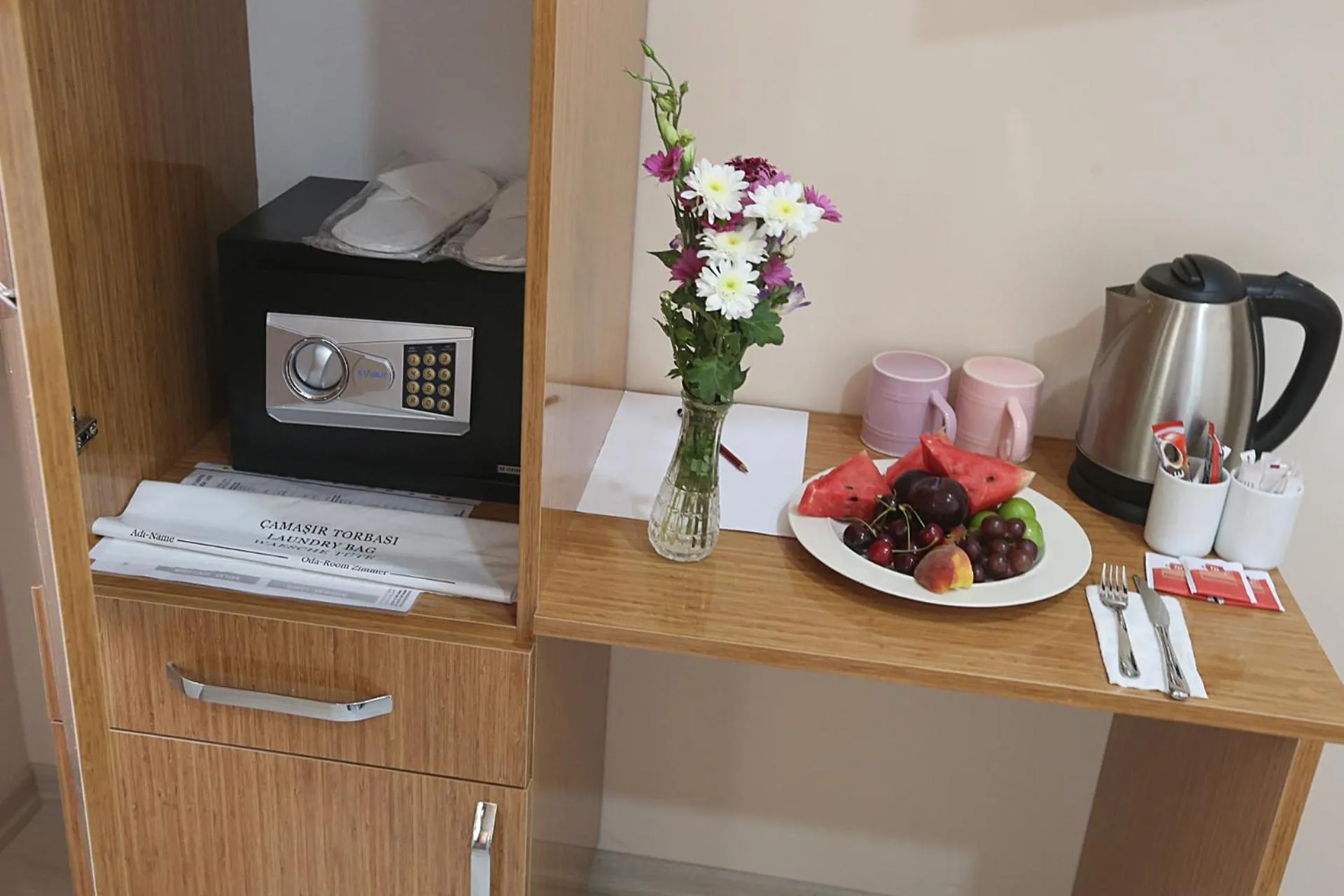 Coffee/tea facilities in Maxwell Hotel