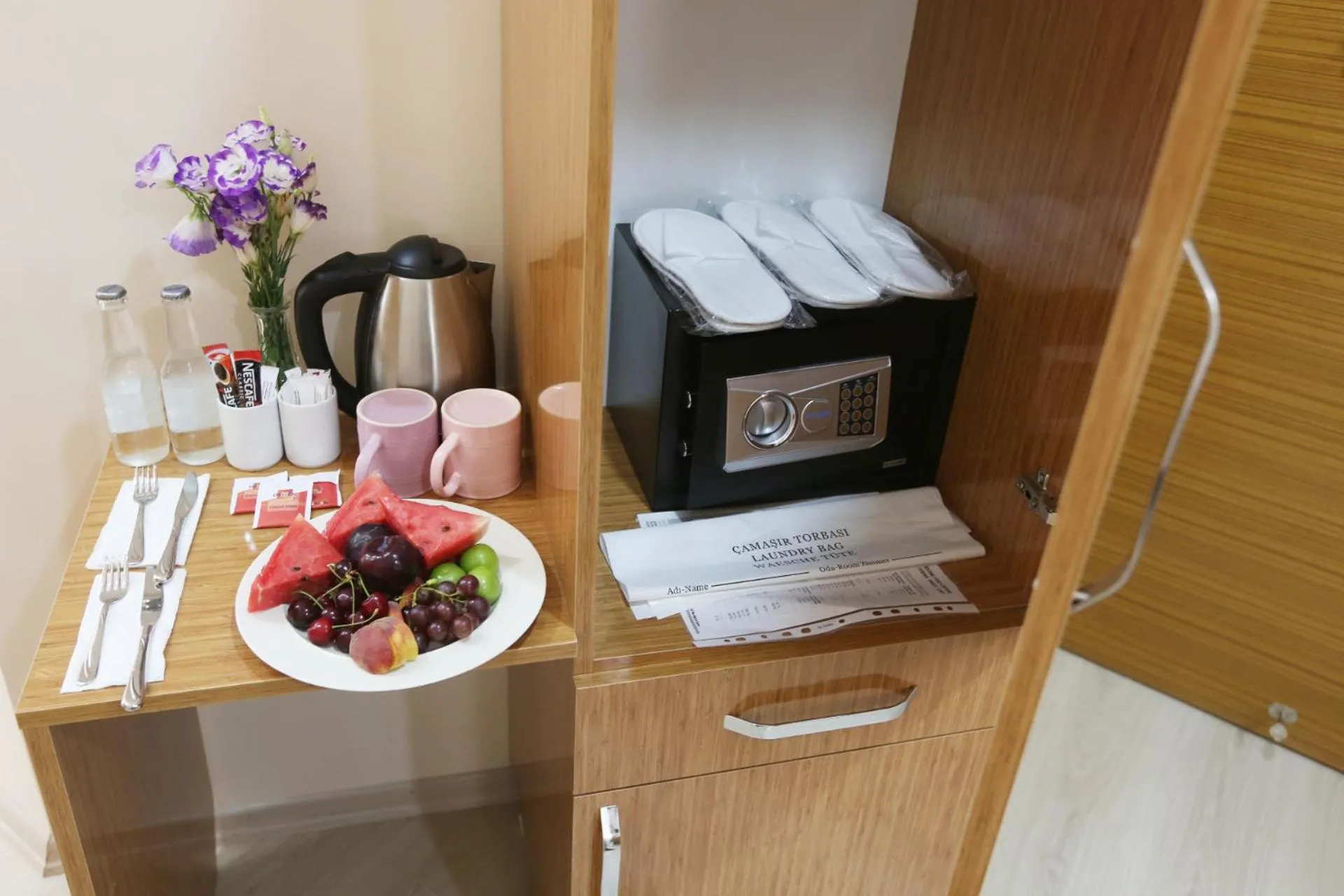 Coffee/tea facilities in Maxwell Hotel