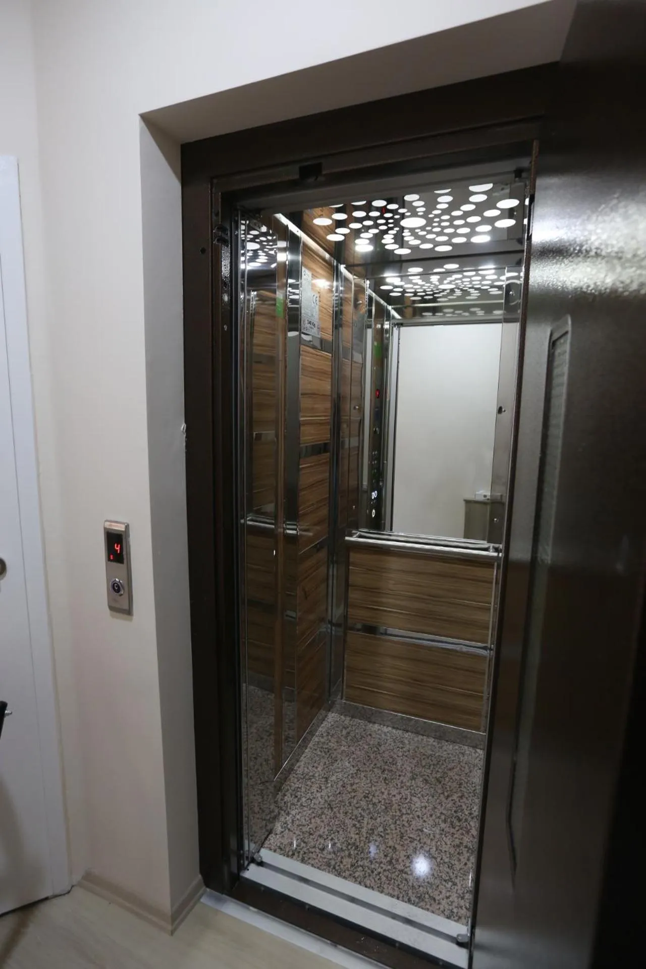 Decorative detail in Maxwell Hotel