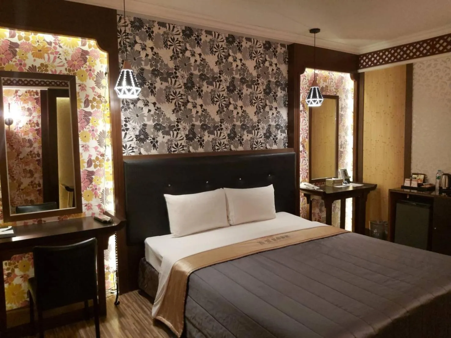 Bed in CHATEAU MOTEL (Crystal Code Museum)