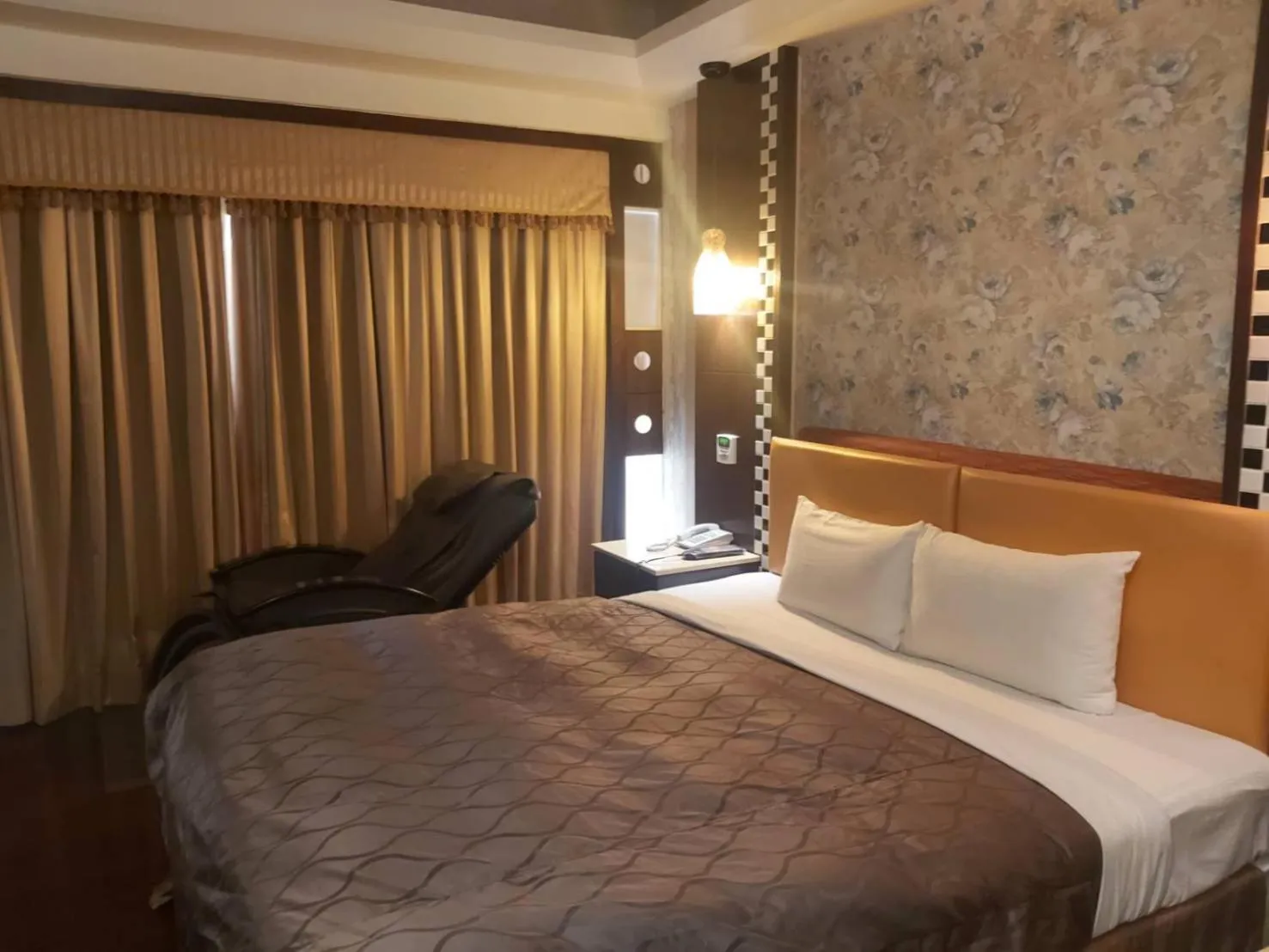 Bed in CHATEAU MOTEL (Crystal Code Museum)