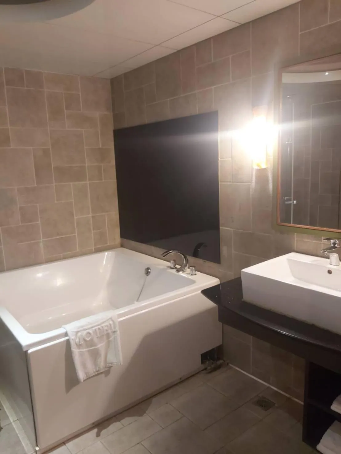 CHATEAU MOTEL (Crystal Code Museum)