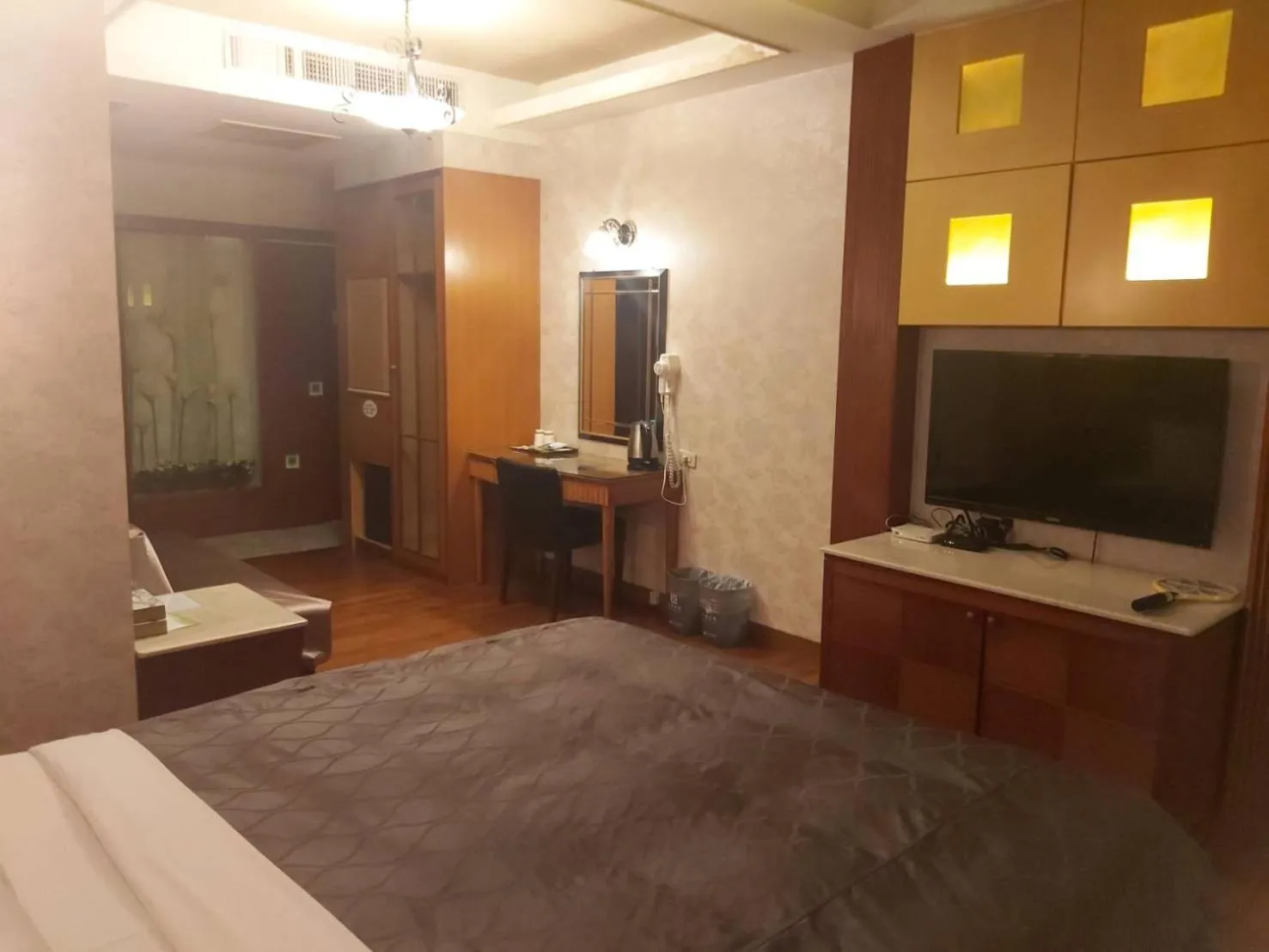 Bed in CHATEAU MOTEL (Crystal Code Museum)