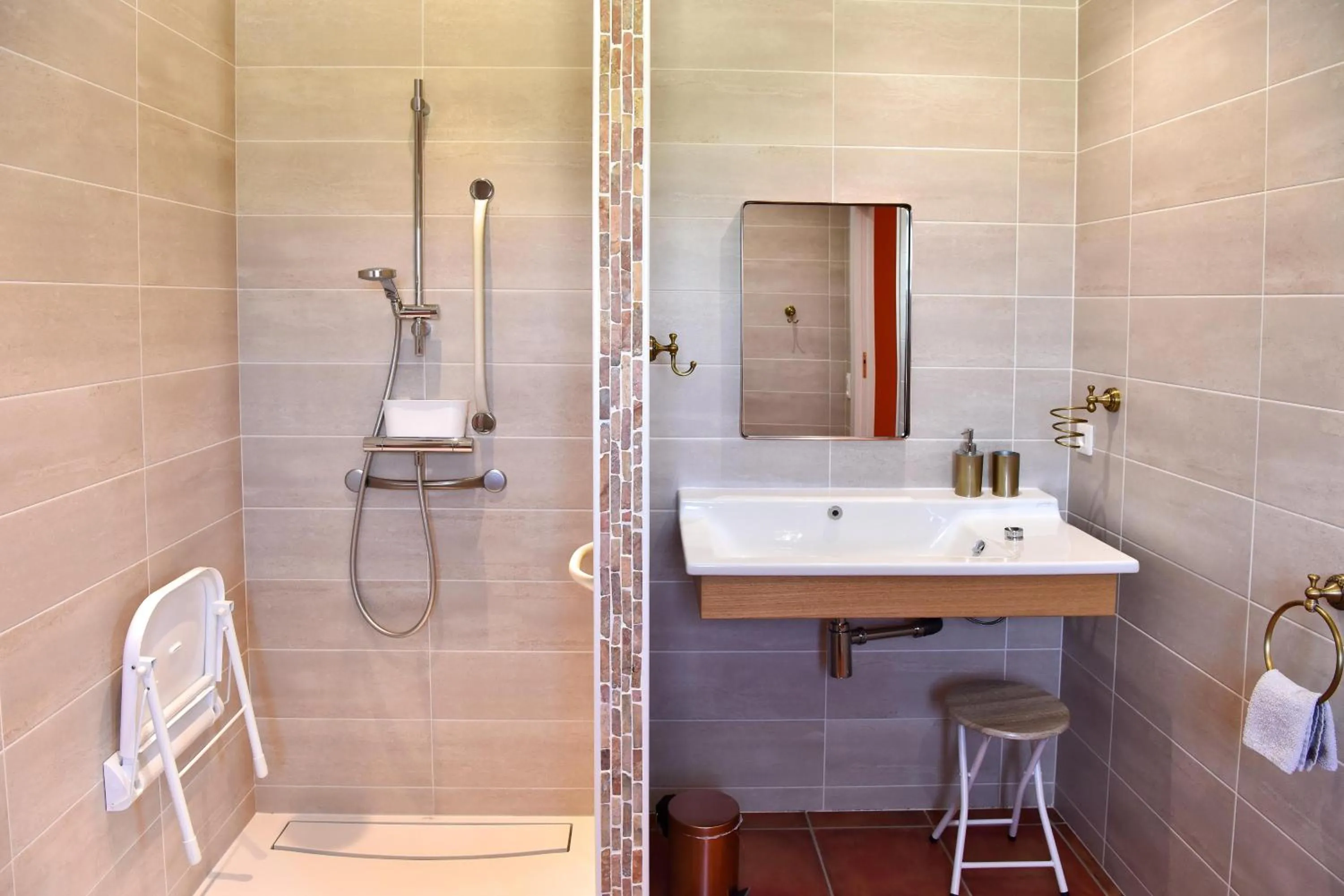 Shower in domaine d' Arcalis