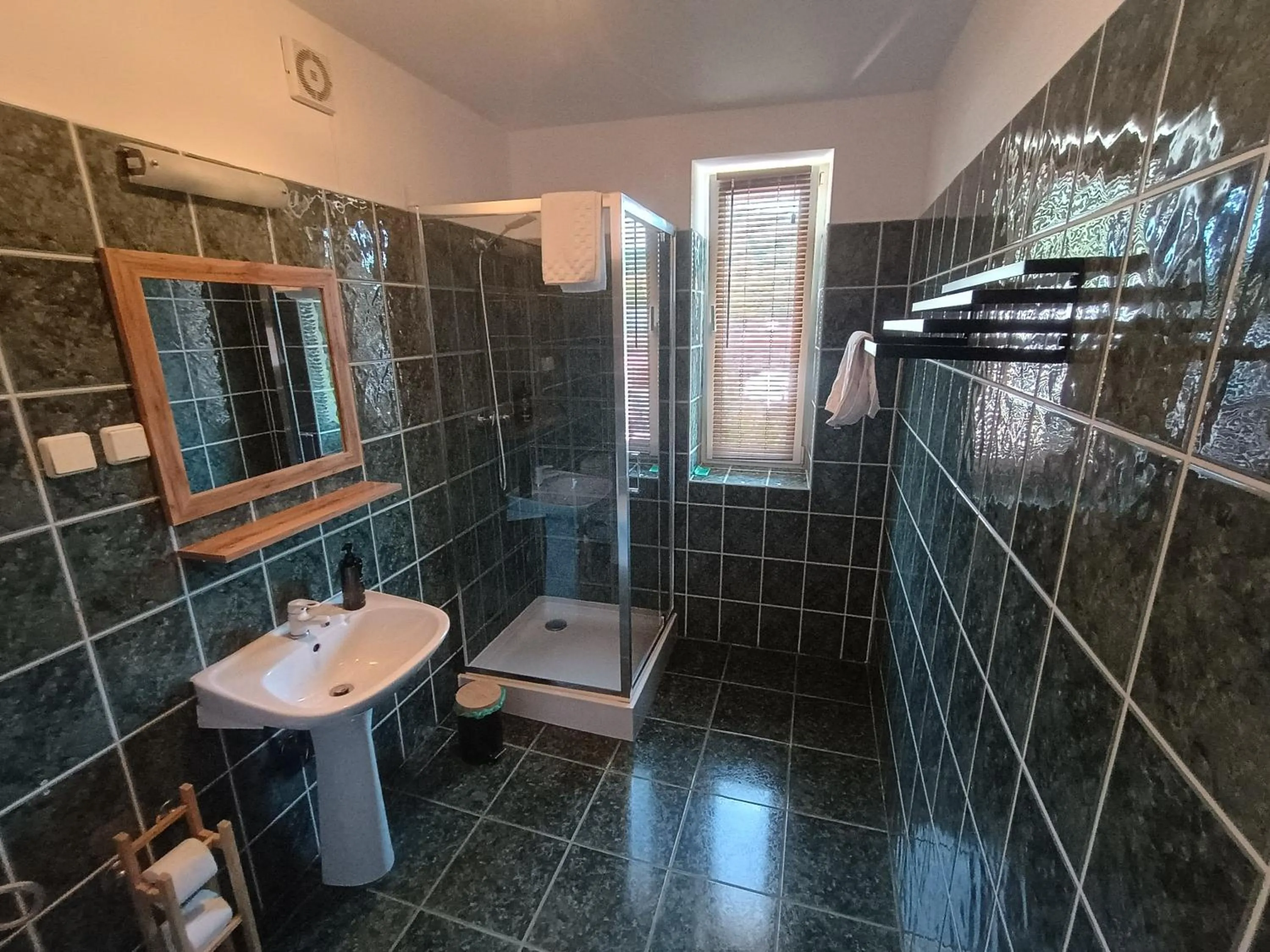 Shower in Wysoka noclegi ze śniadaniem