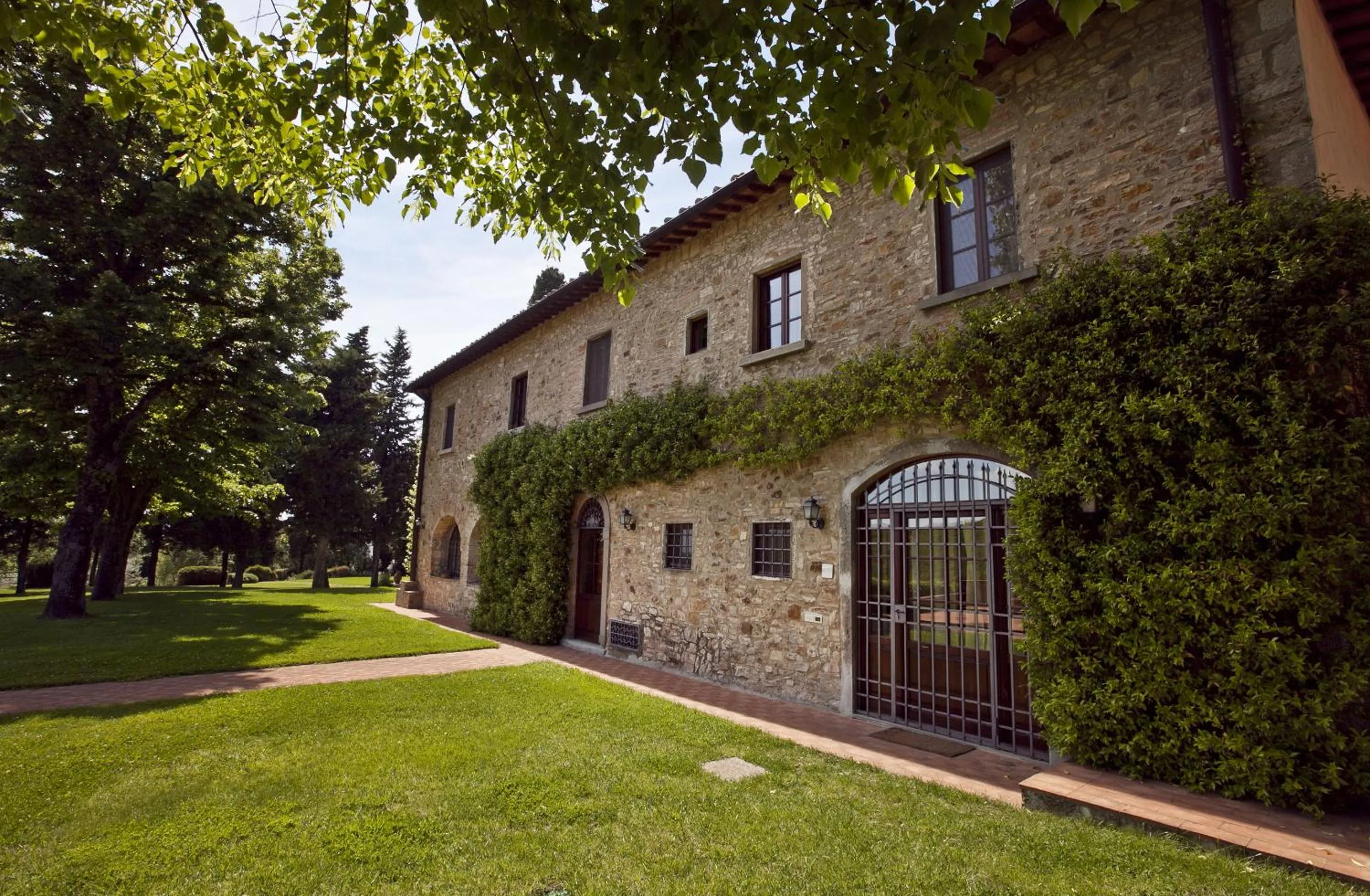 Property building in Fonte De' Medici