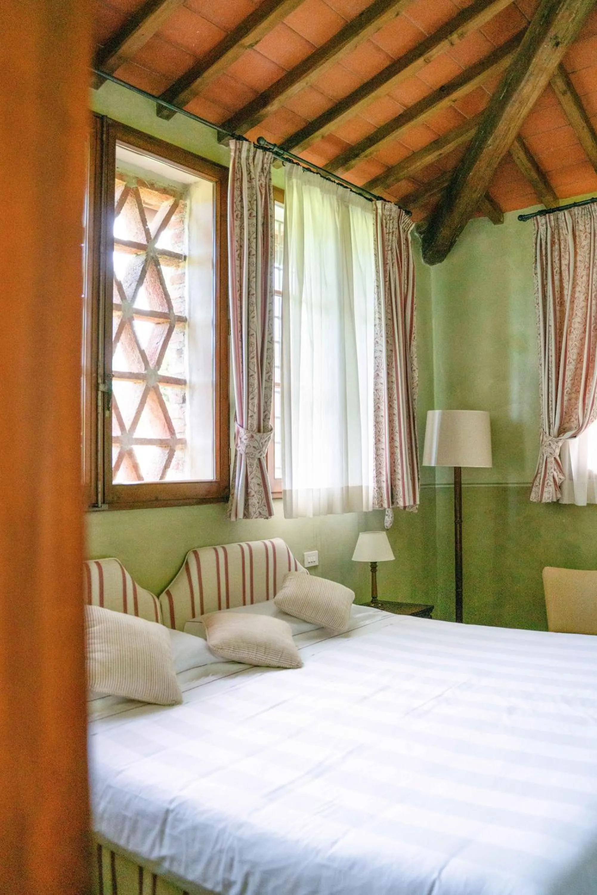 Decorative detail, Bed in Fonte De' Medici