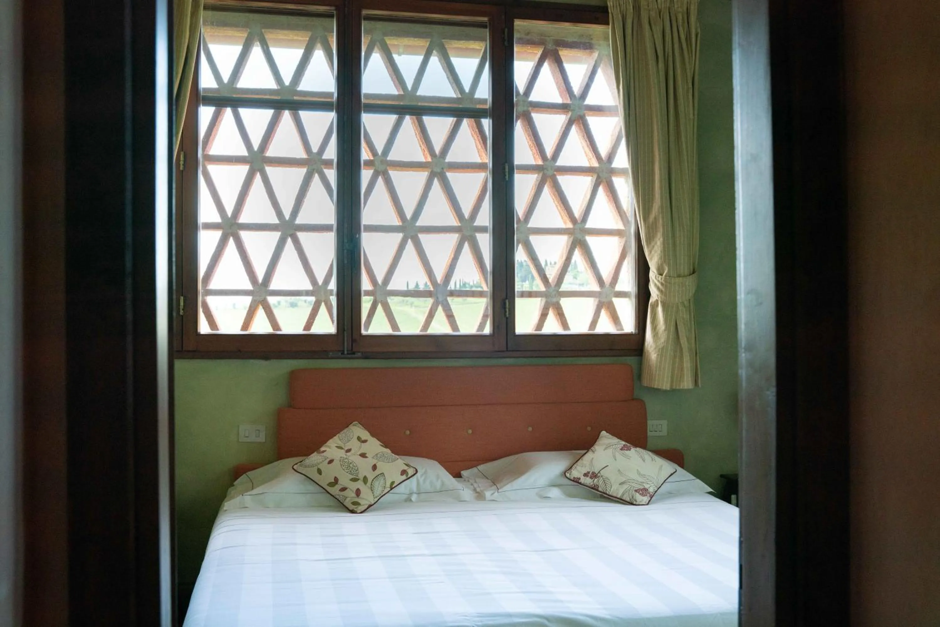 Property building, Bed in Fonte De' Medici