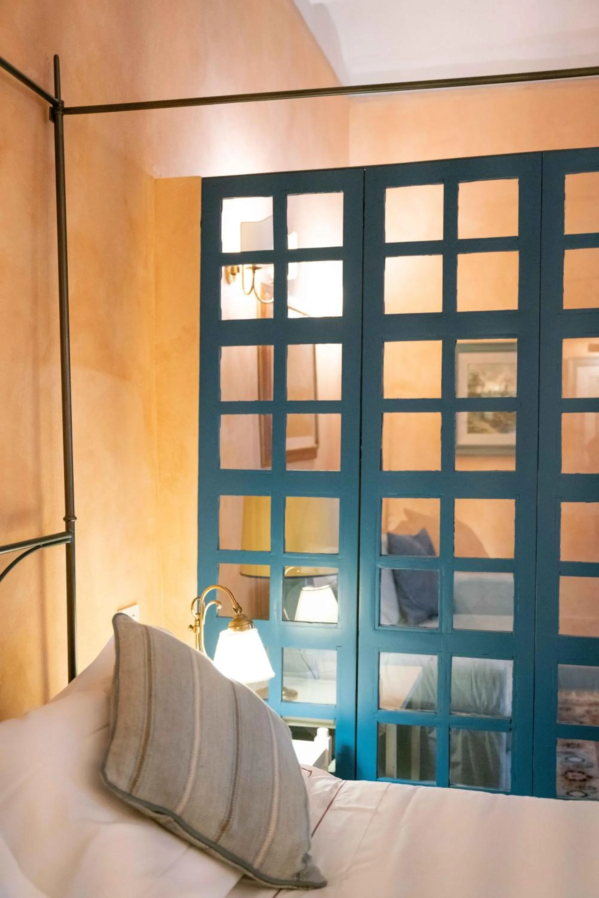 Decorative detail, Bed in Fonte De' Medici