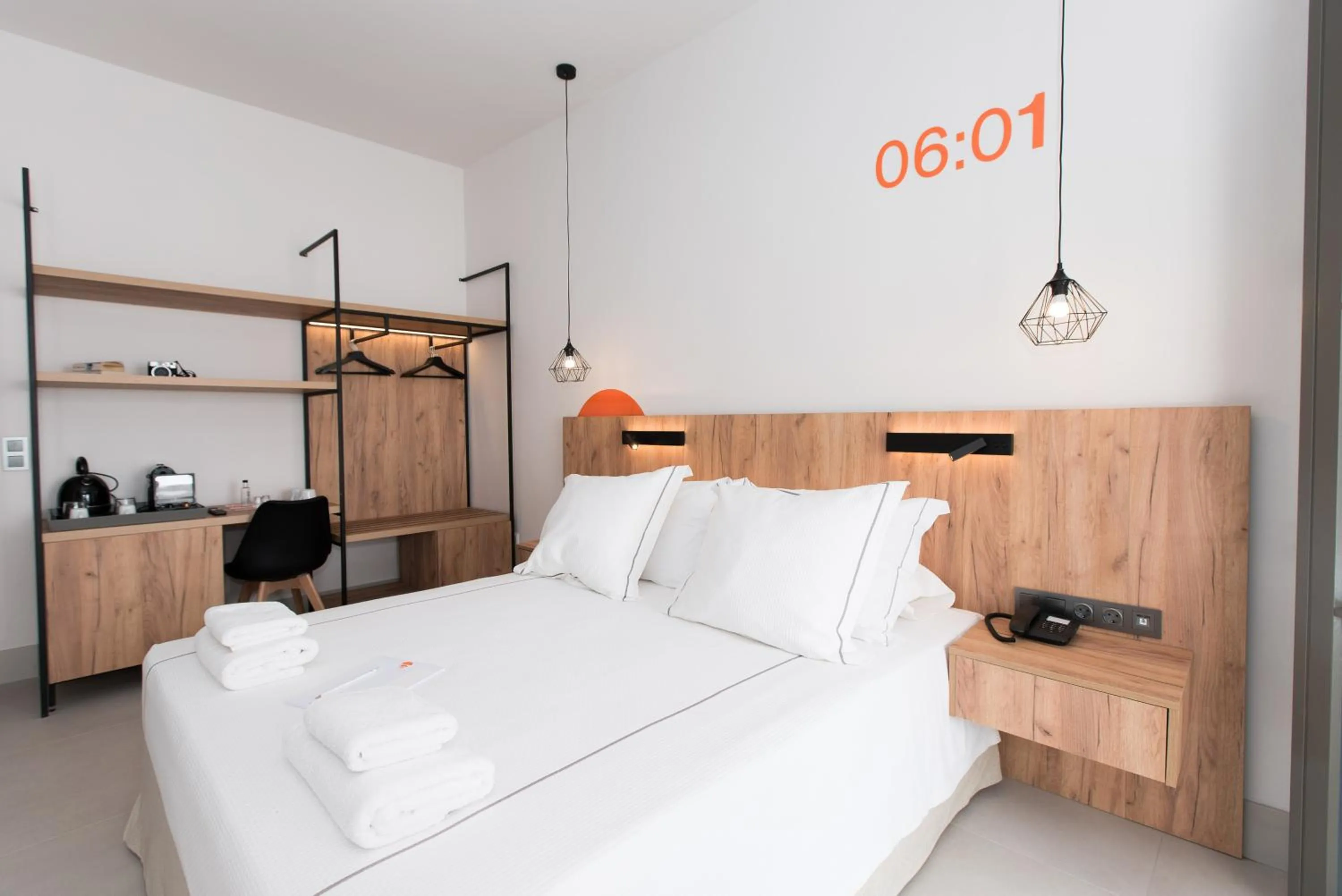 Photo of the whole room, Bed in Sandom