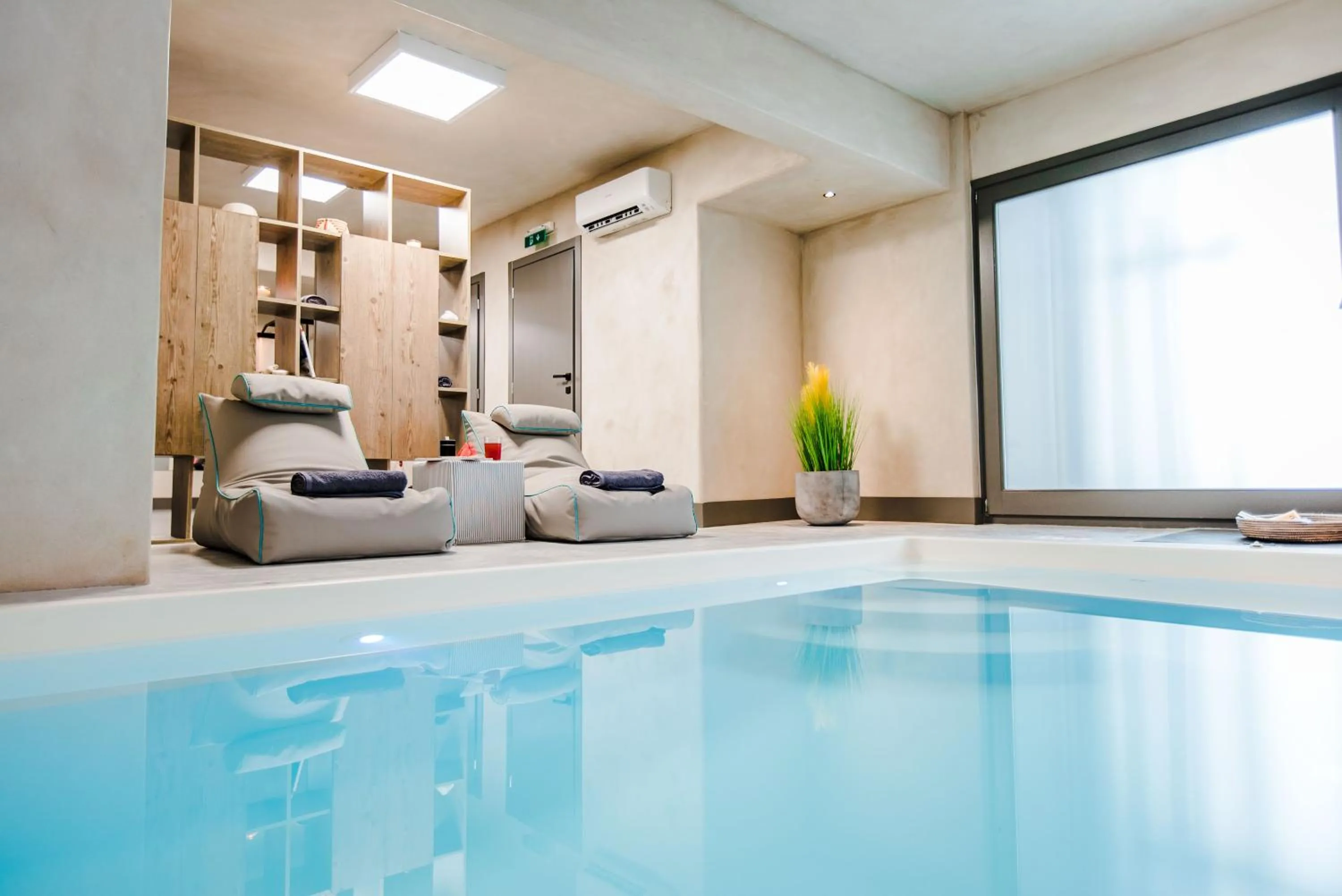 Swimming pool in Sandom