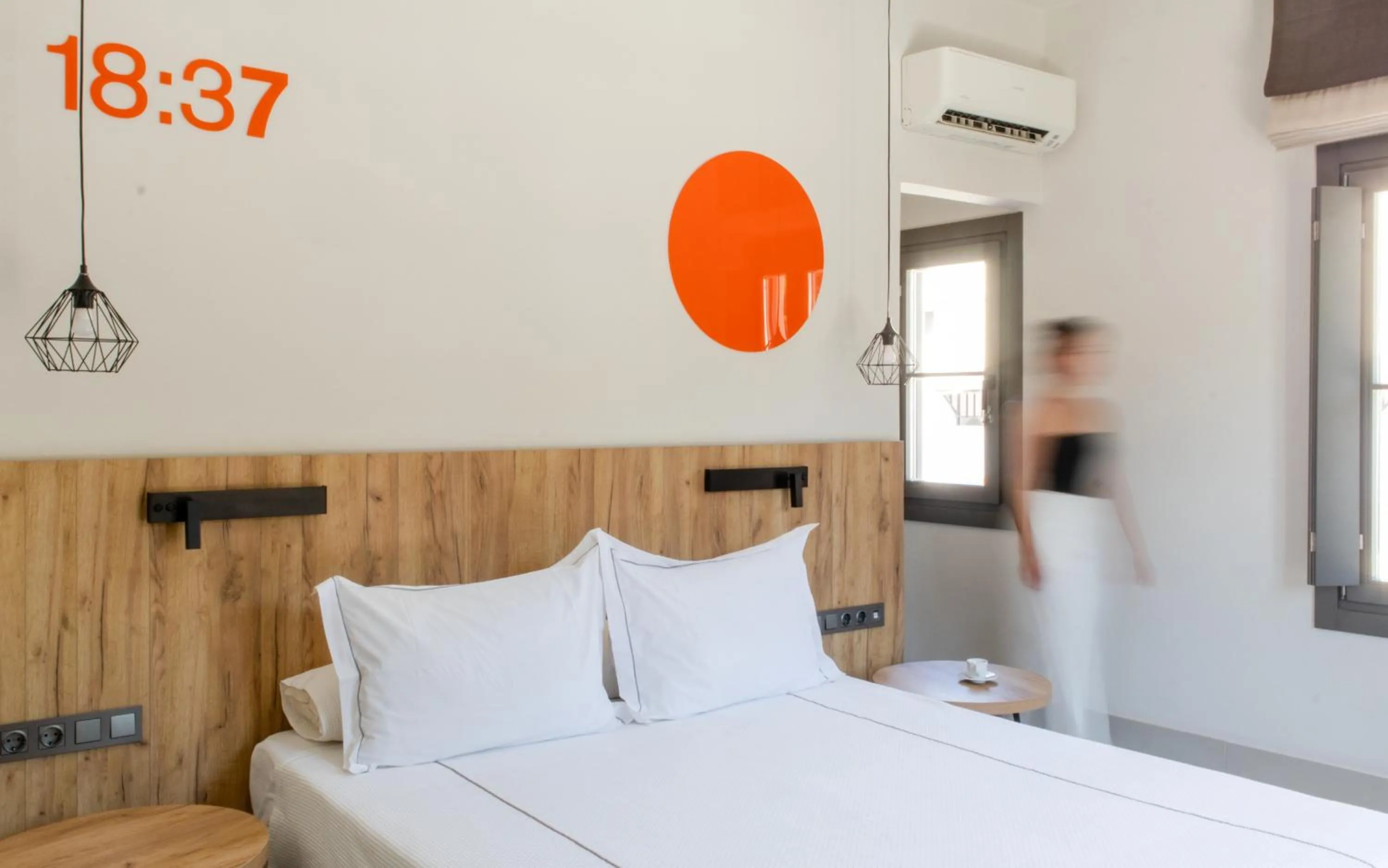 Photo of the whole room, Bed in Sandom