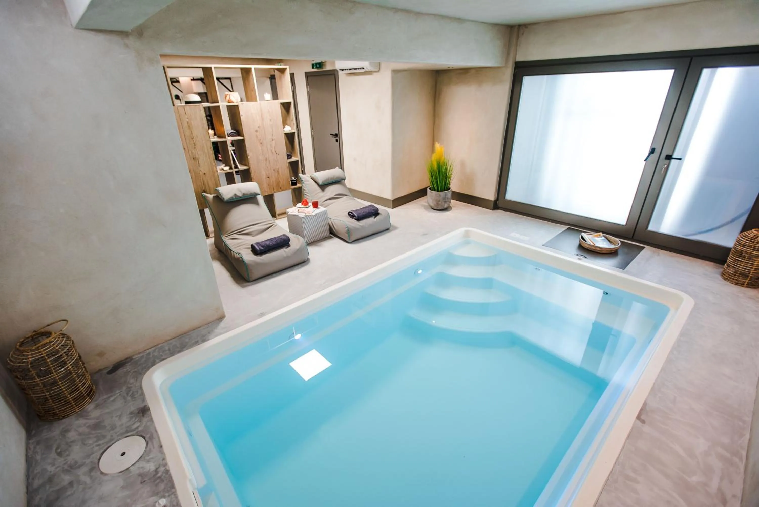 Swimming pool in Sandom