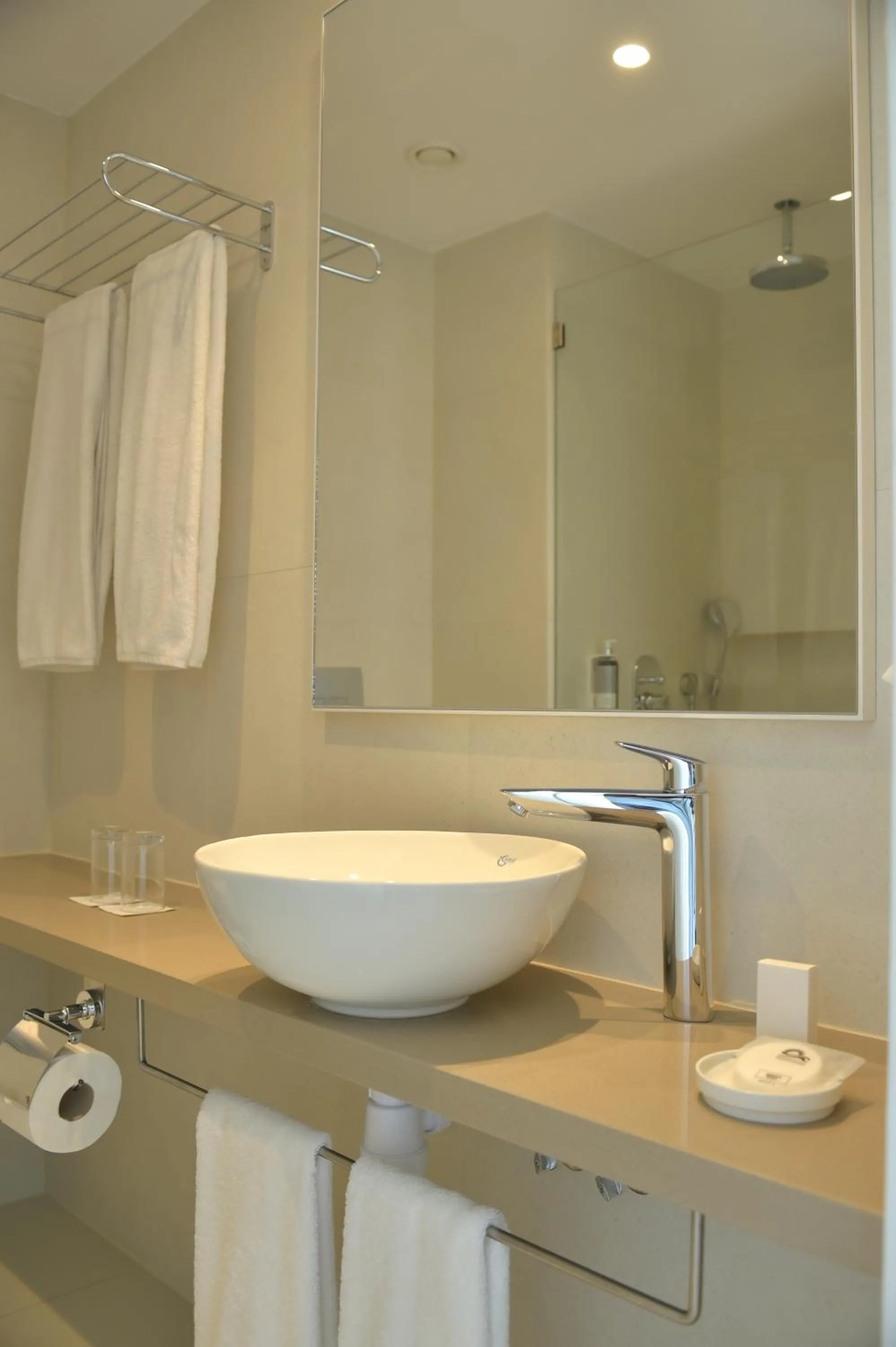 Bathroom in Sunrise Gardens Aparthotel