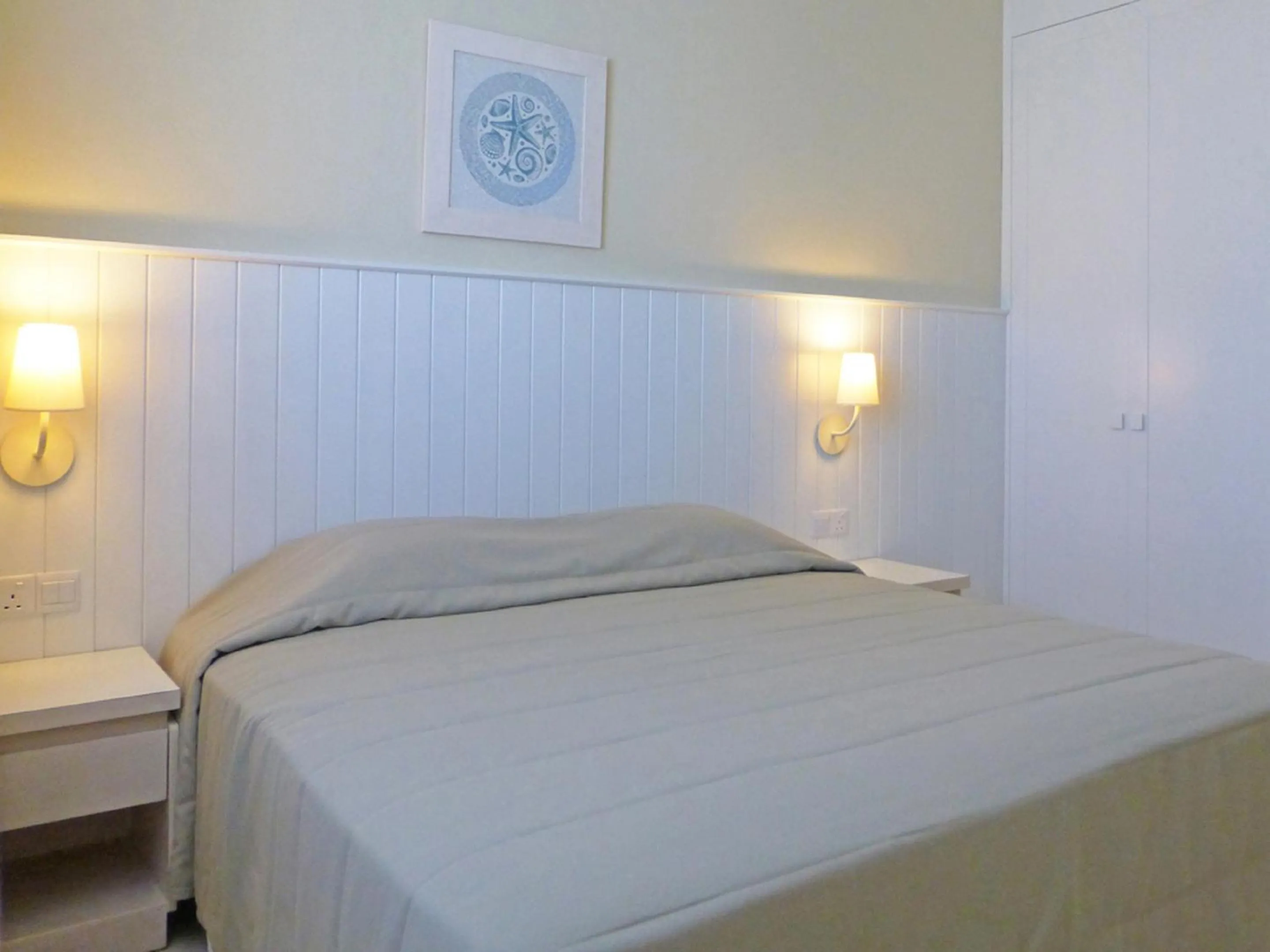 Bed in Sunrise Gardens Aparthotel