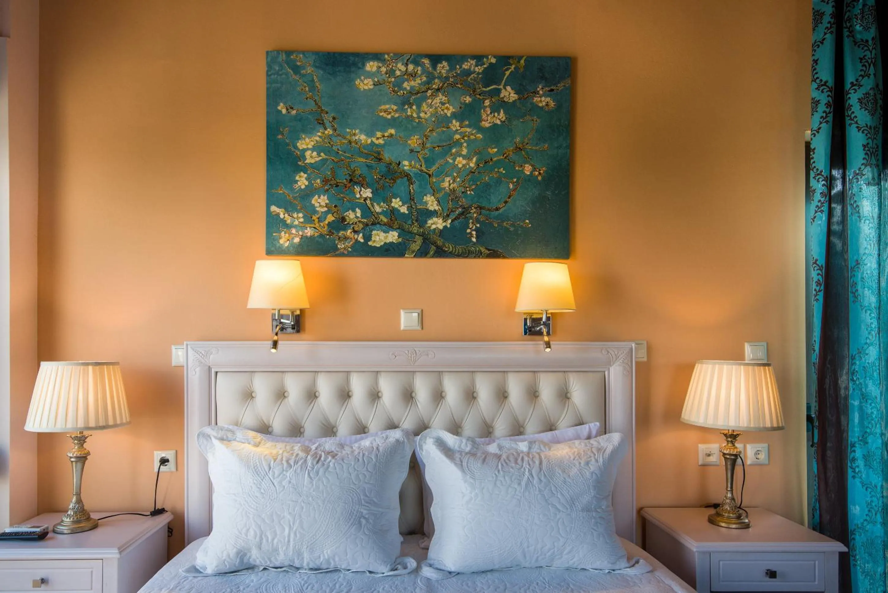 Bed in Casa Leone Suites