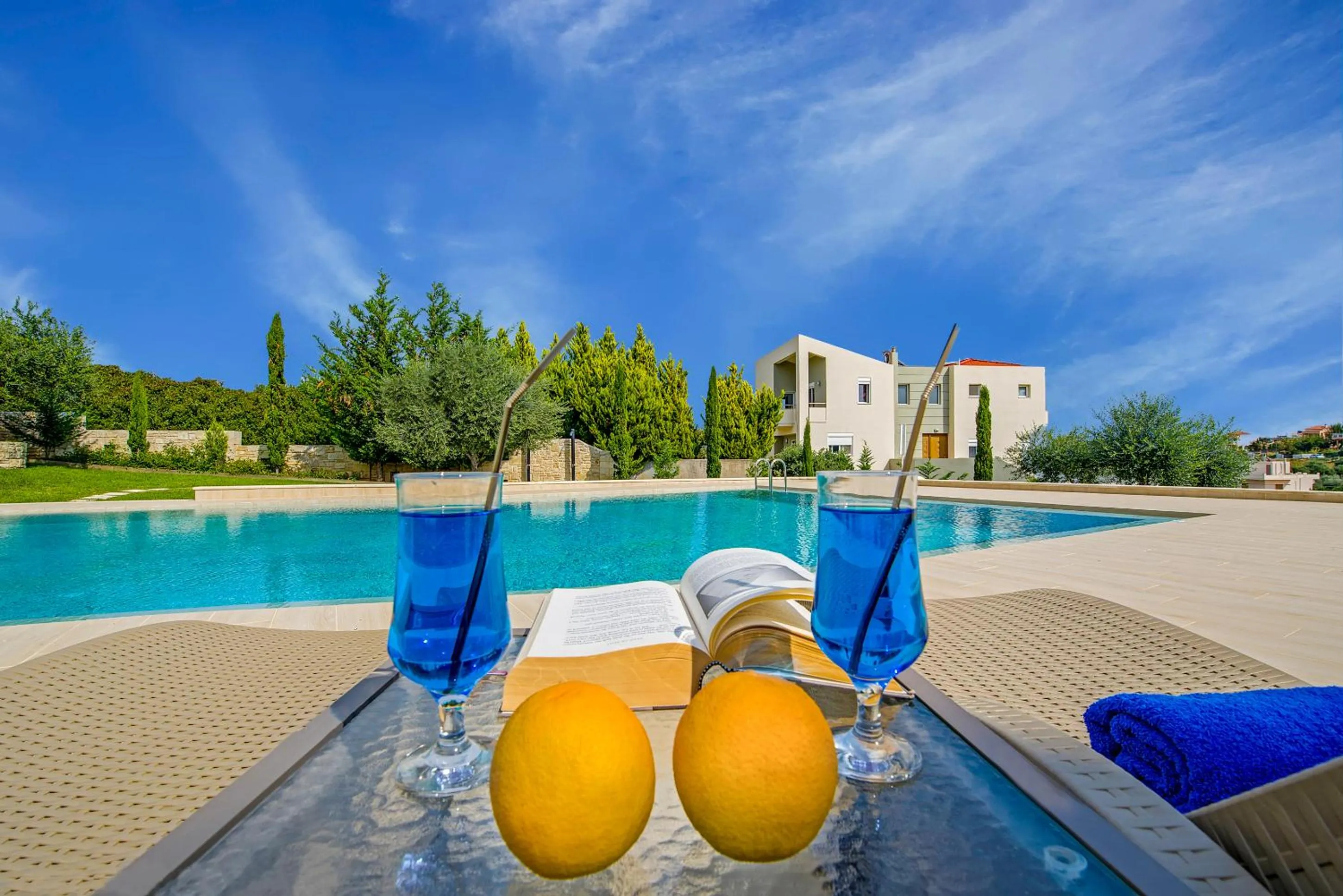 Swimming pool in Casa Leone Suites
