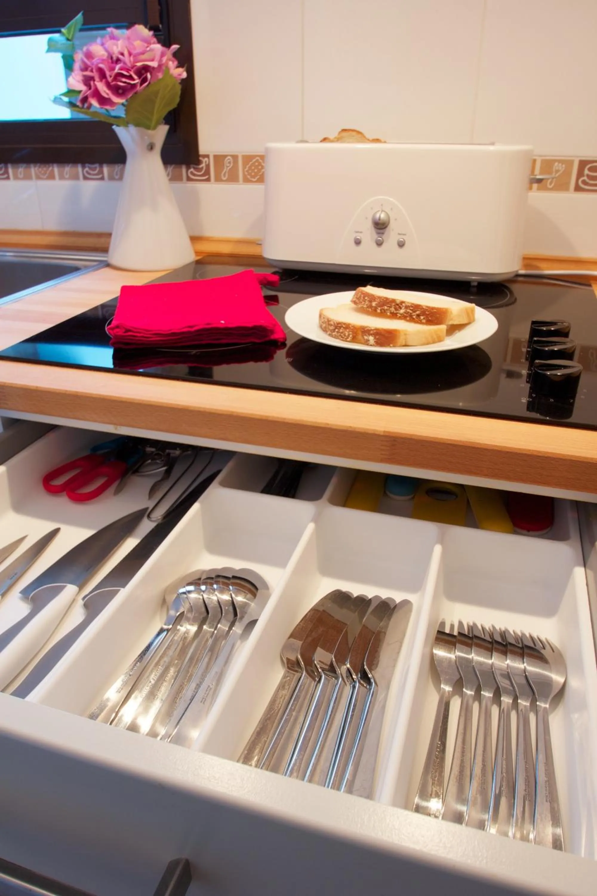 Kitchen or kitchenette in Apartamentos Turísticos Duque de Hornachuelos