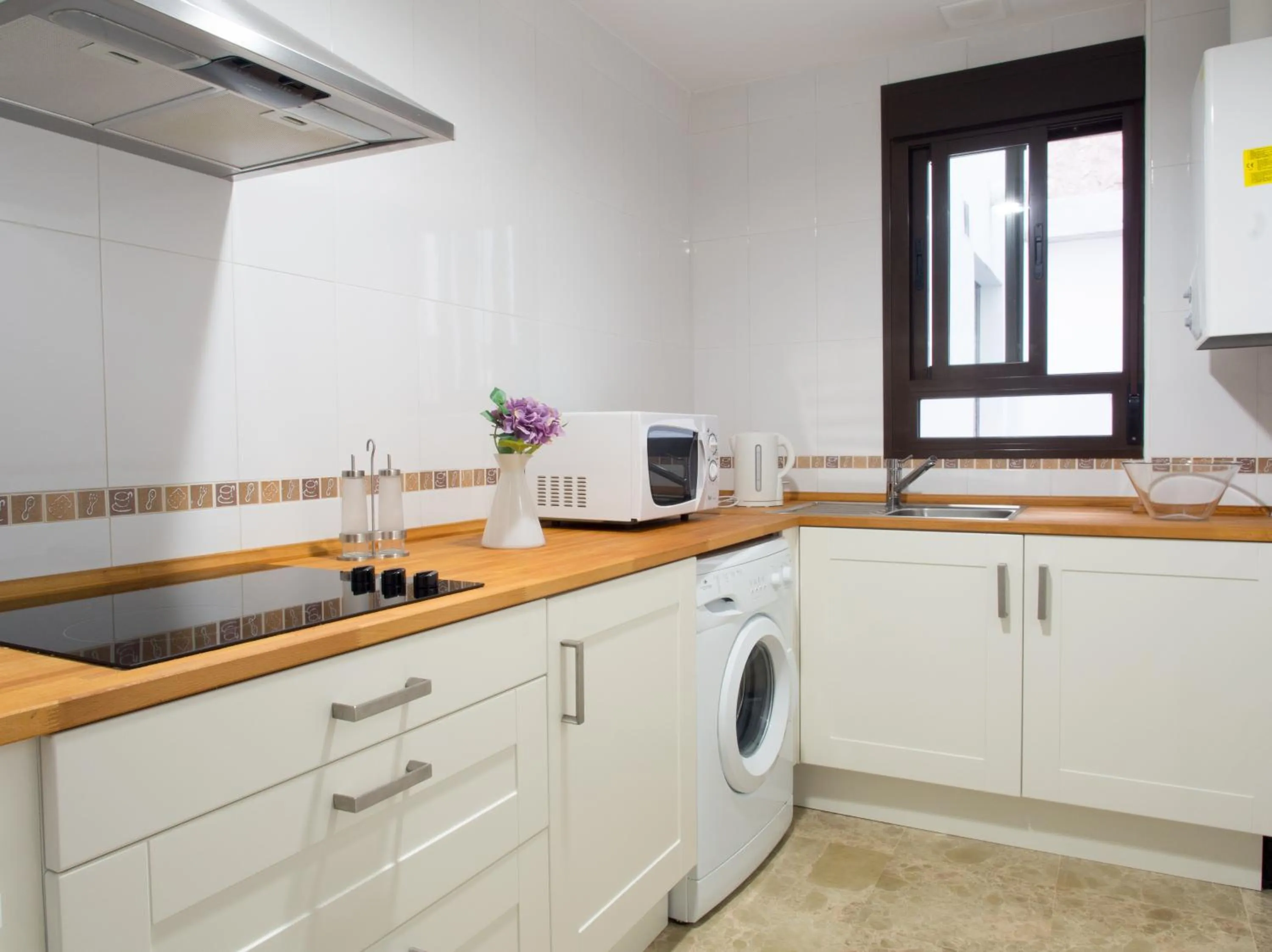 Kitchen or kitchenette in Apartamentos Turísticos Duque de Hornachuelos