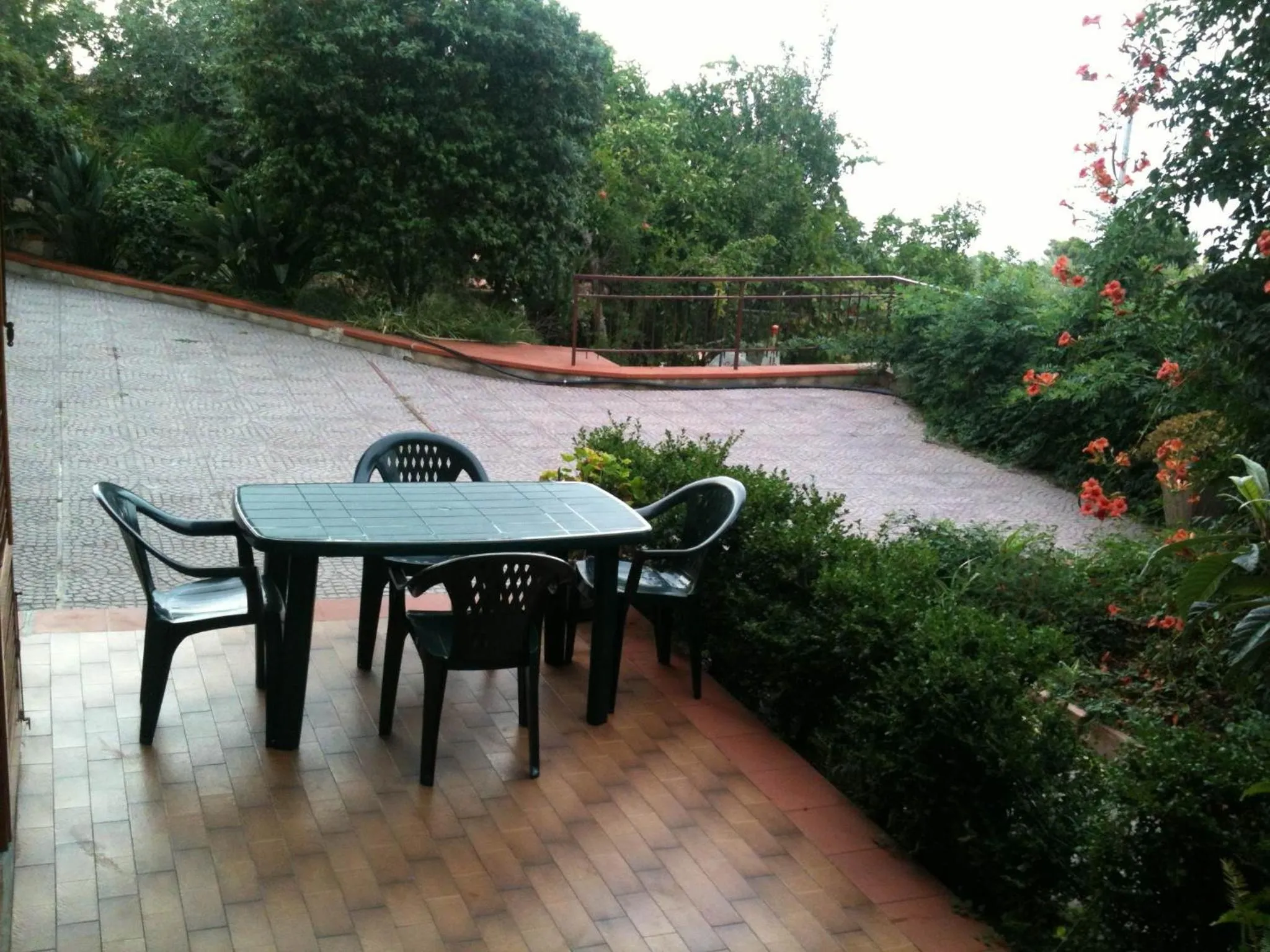 Garden in Stanza in Villa con giardino vista mare