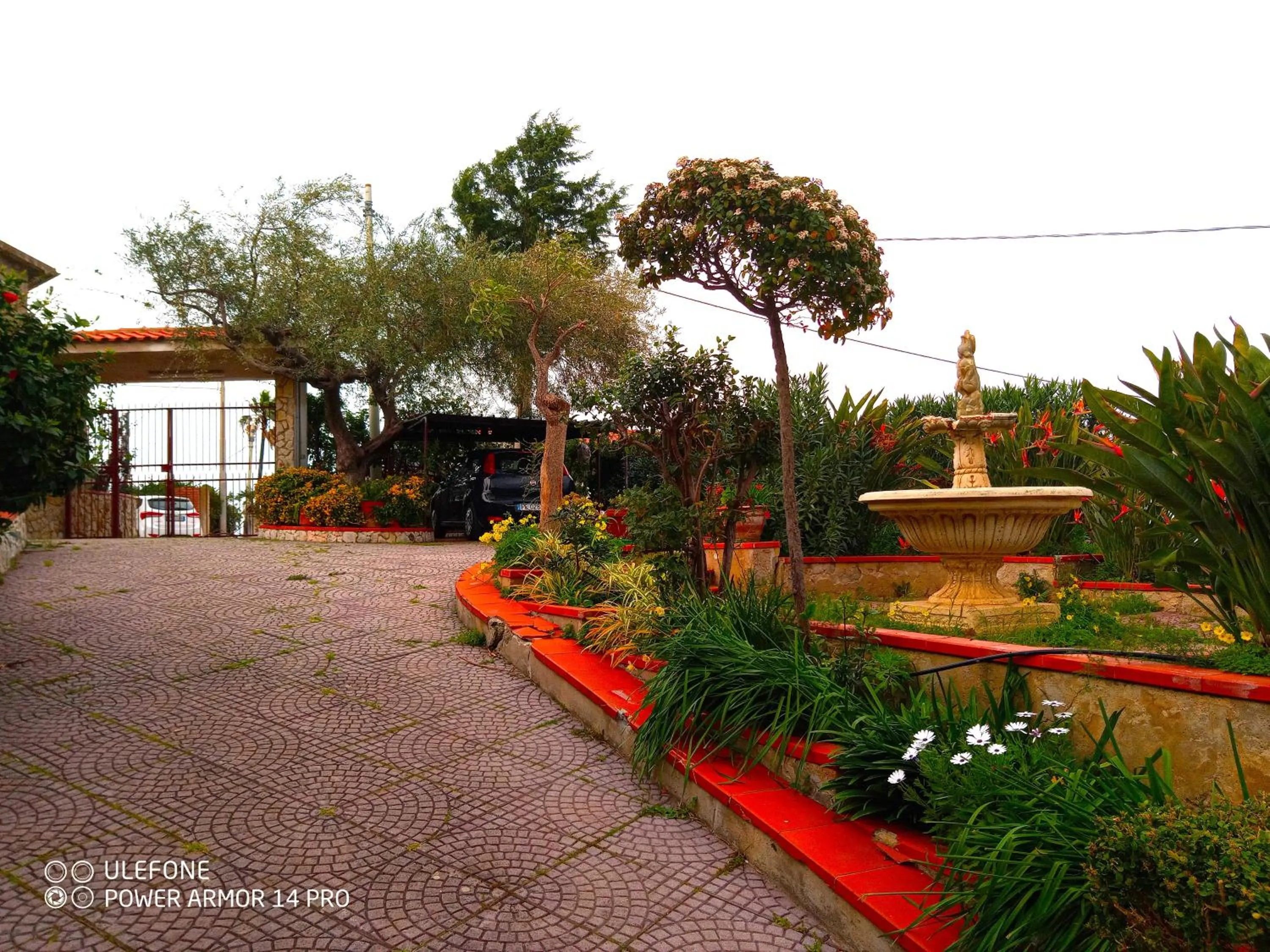 Facade/entrance in Stanza in Villa con giardino vista mare