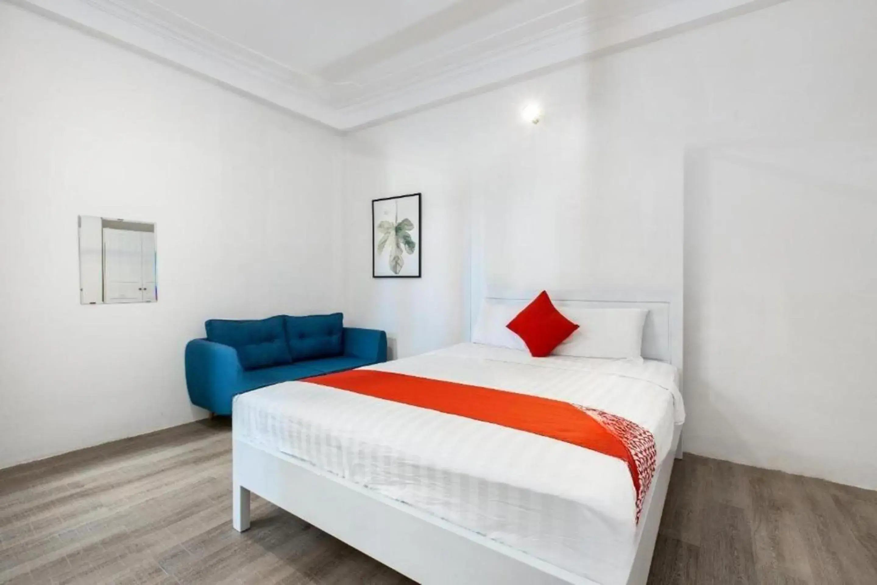 Superior Double Room in GIS Hotel Nha Trang & Motorbike Rental Superior Double Room in GIS Hotel Nha Trang & Motorbike Rental