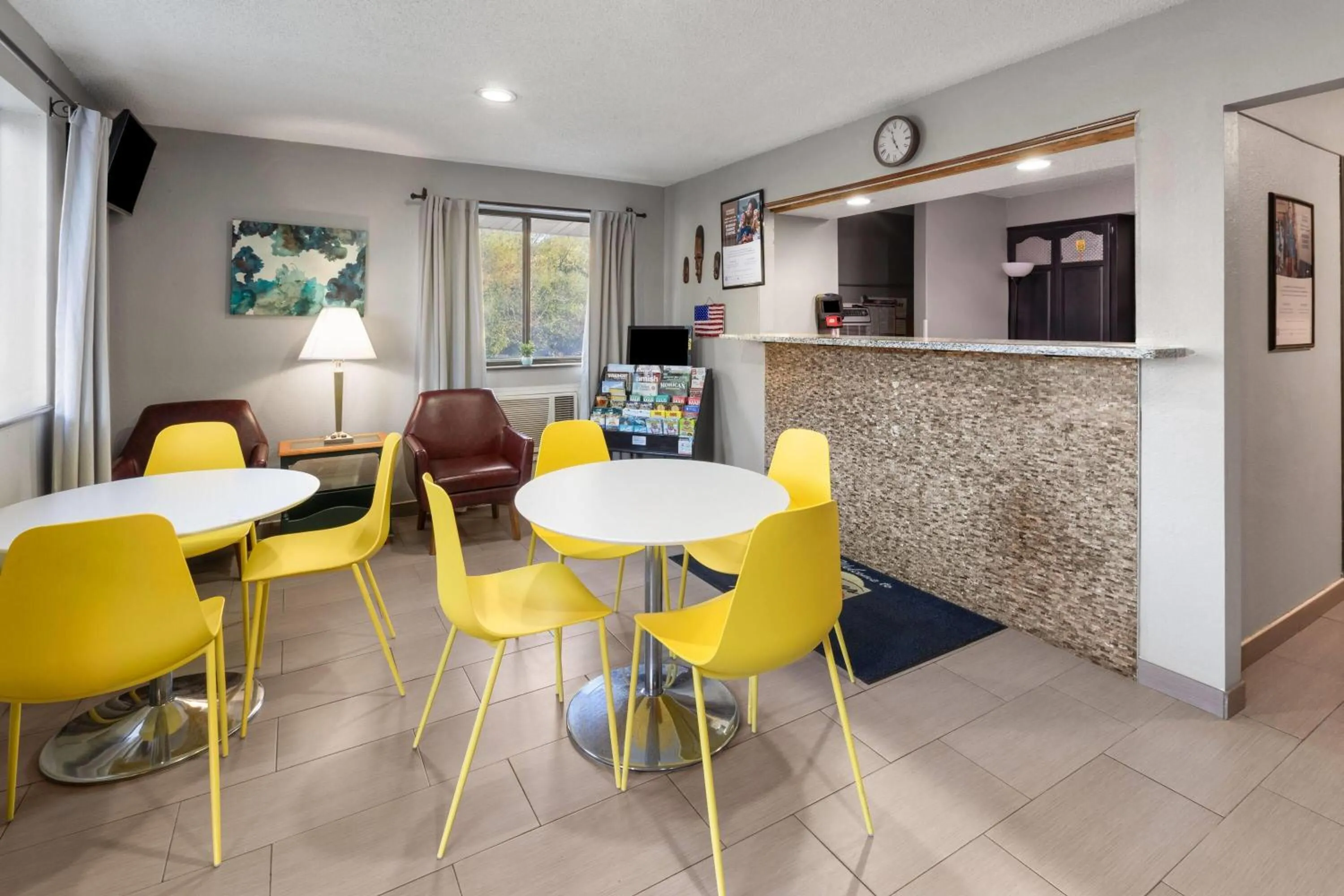 Lobby or reception in Super 8 by Wyndham Kent/Akron Area