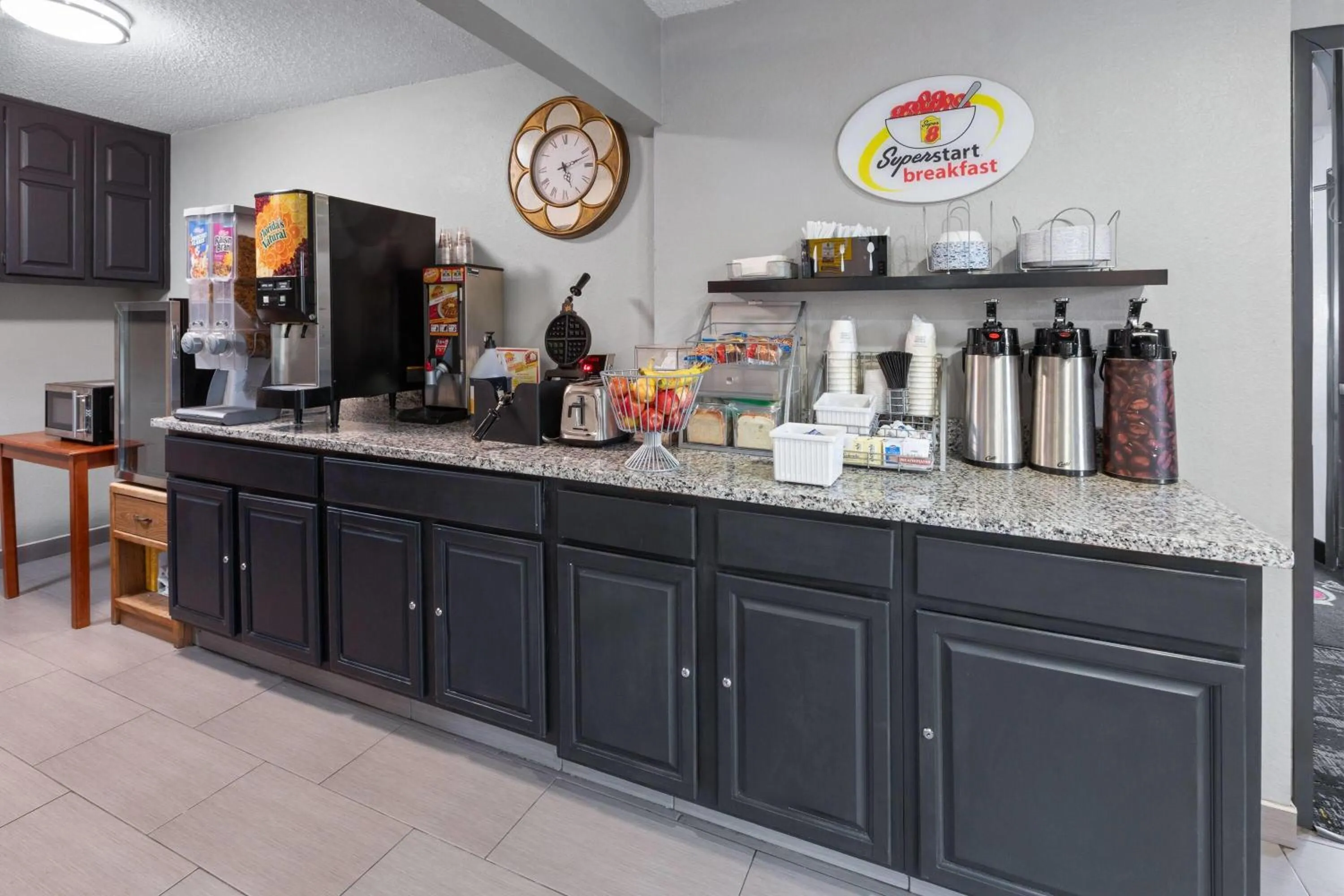 Breakfast in Super 8 by Wyndham Kent/Akron Area