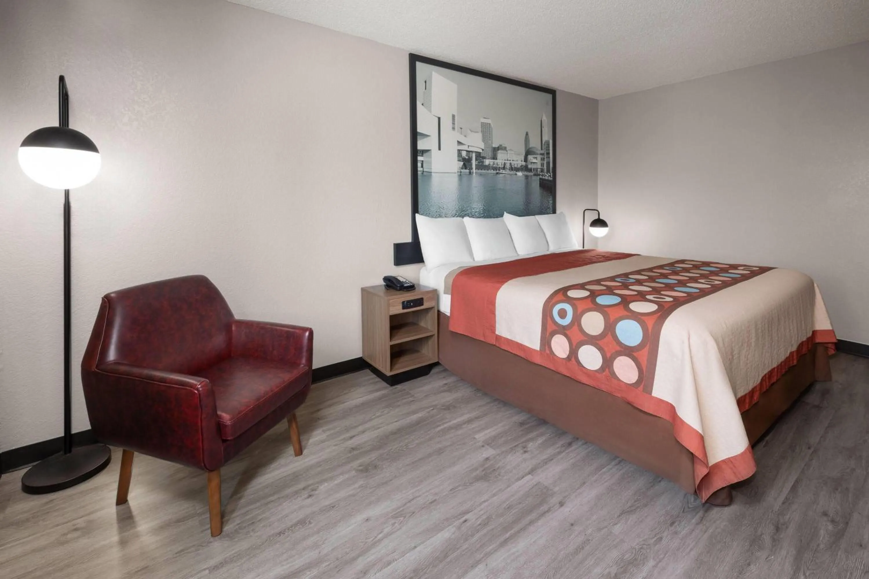 Photo of the whole room, Bed in Super 8 by Wyndham Kent/Akron Area