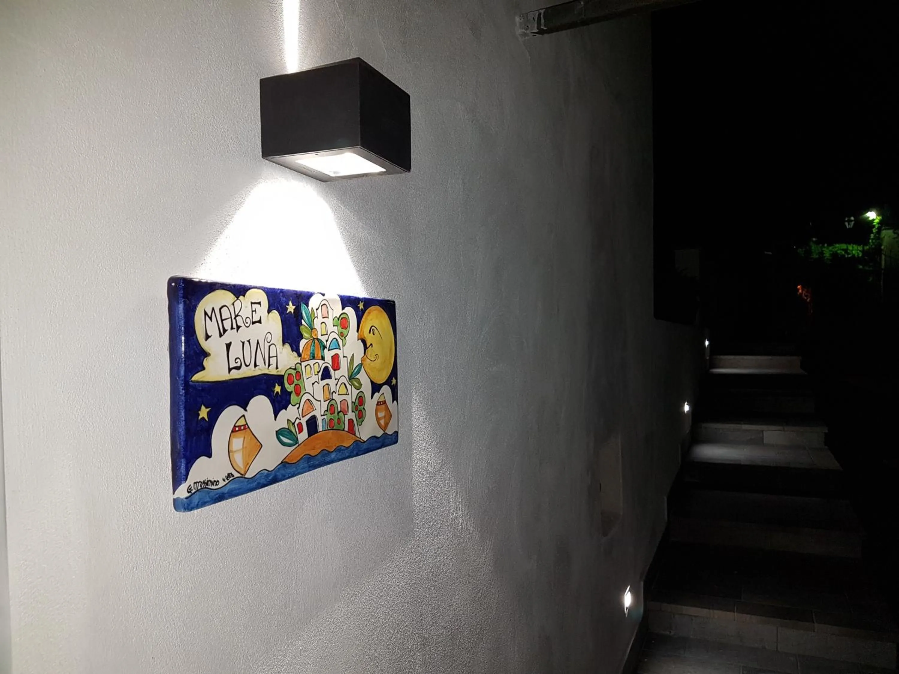 Facade/entrance in MareLuna b&b