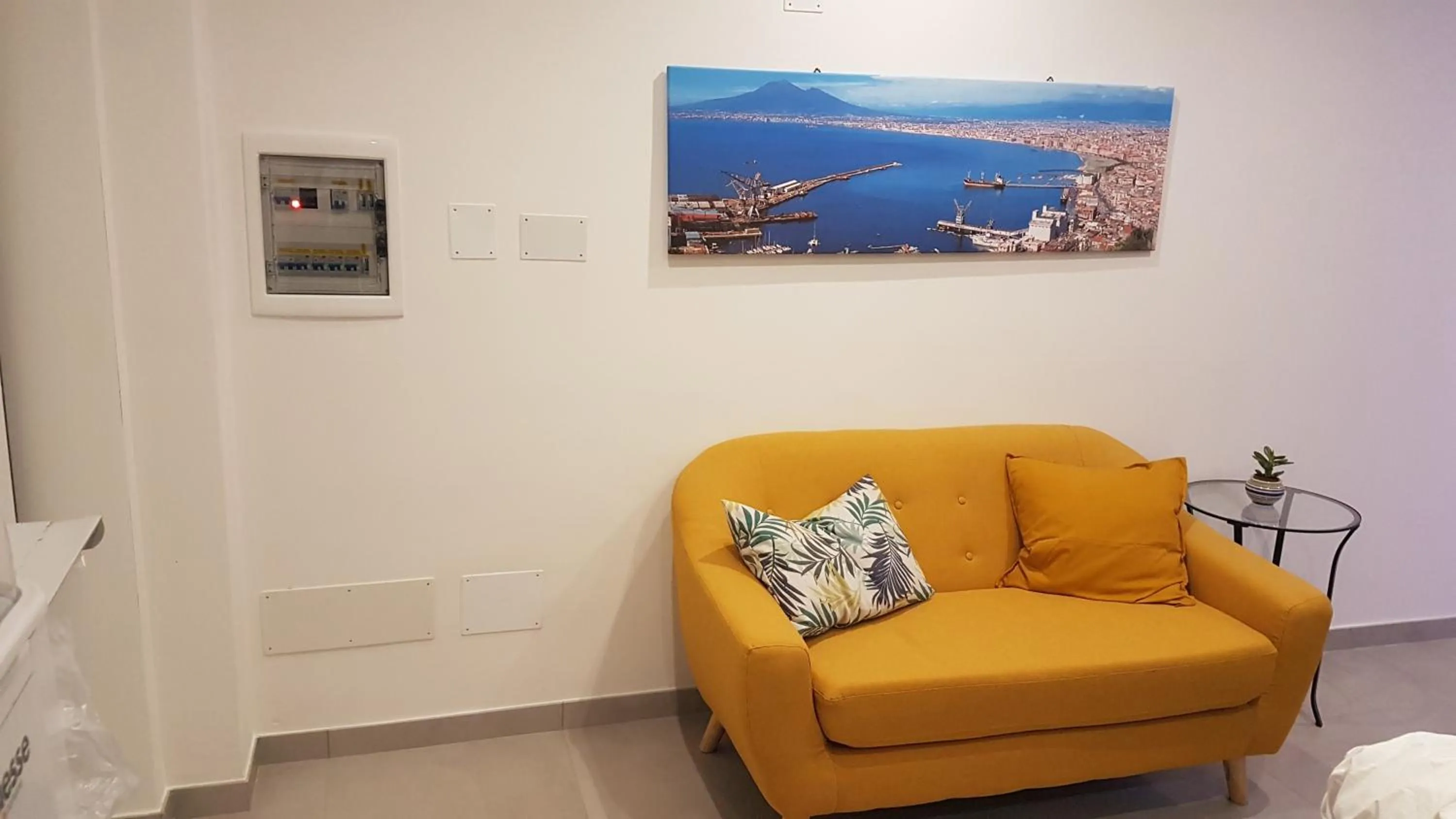 Communal lounge/ TV room in MareLuna b&b