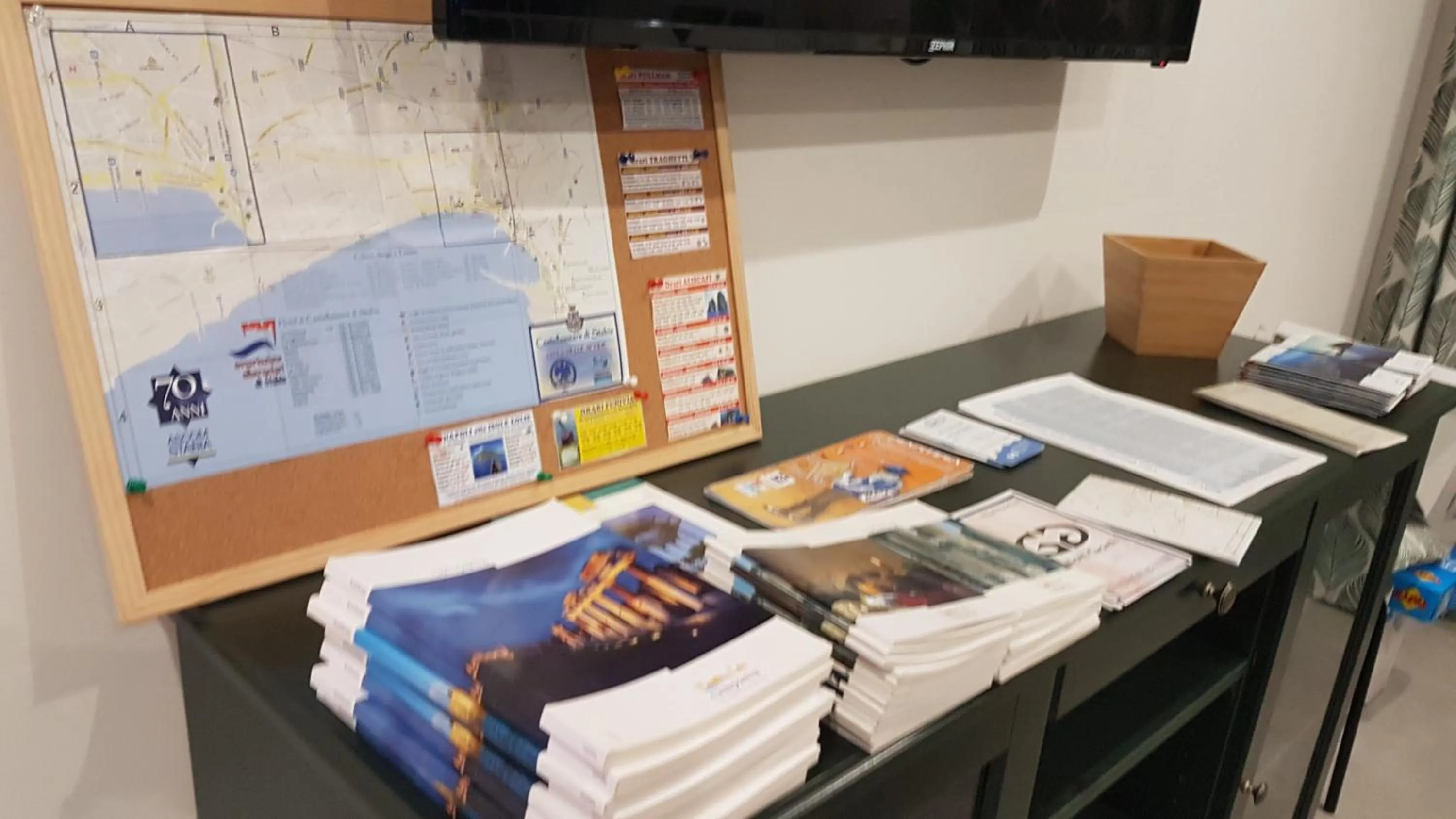 Communal lounge/ TV room in MareLuna b&b