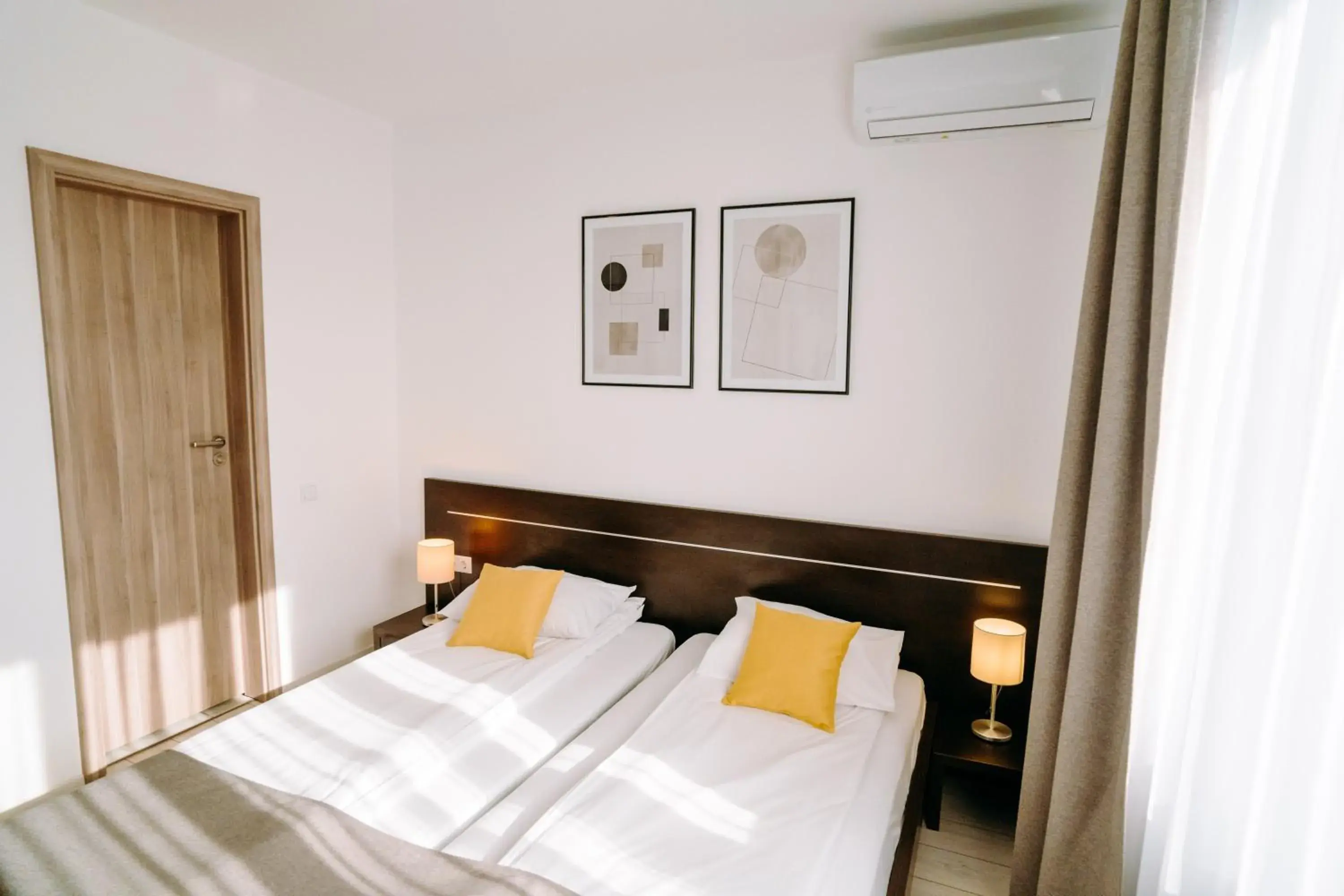 Twin Room with Private Bathroom in Vila Anca Twin Room with Private Bathroom in Vila Anca