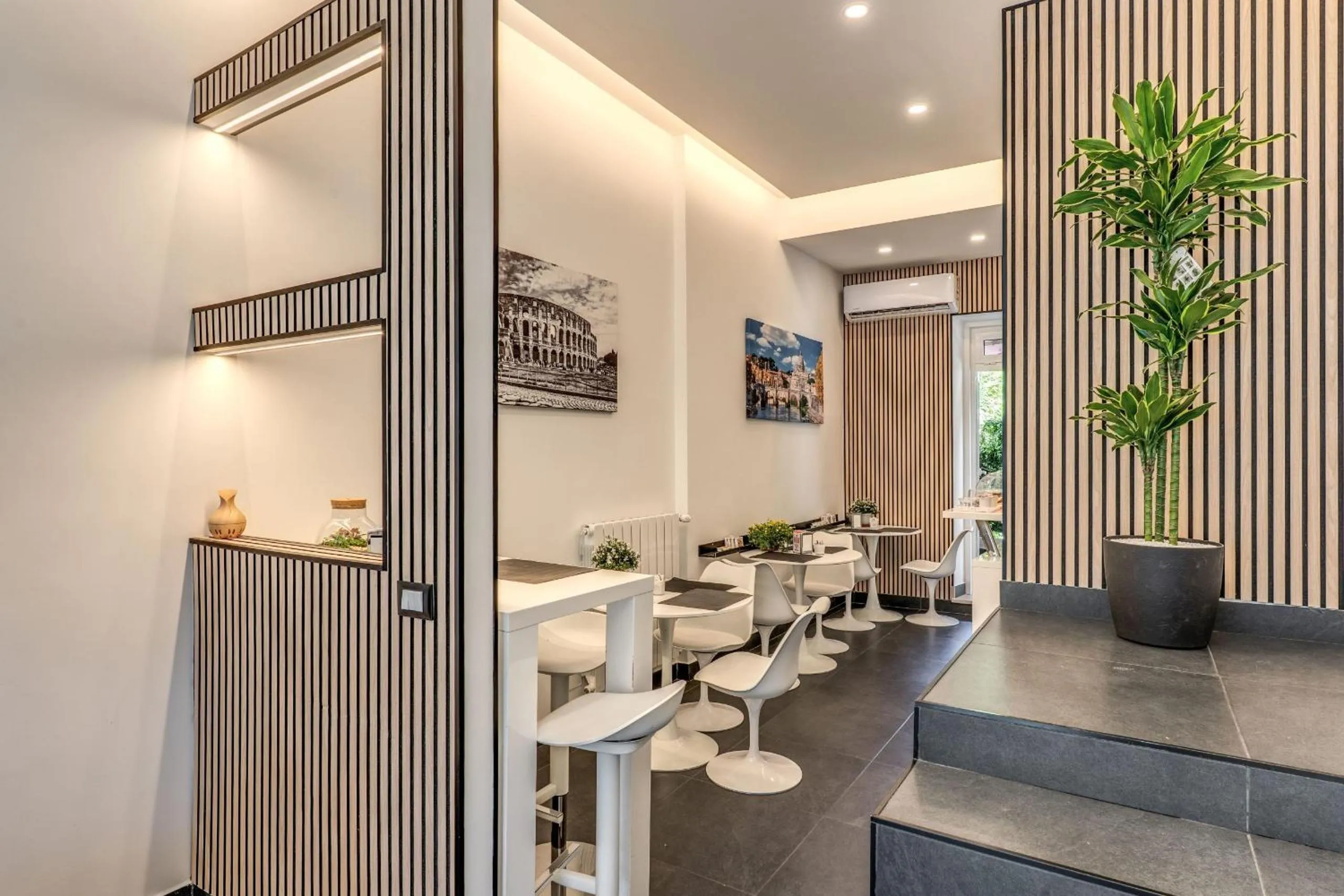 Restaurant/places to eat in Imperia Suite