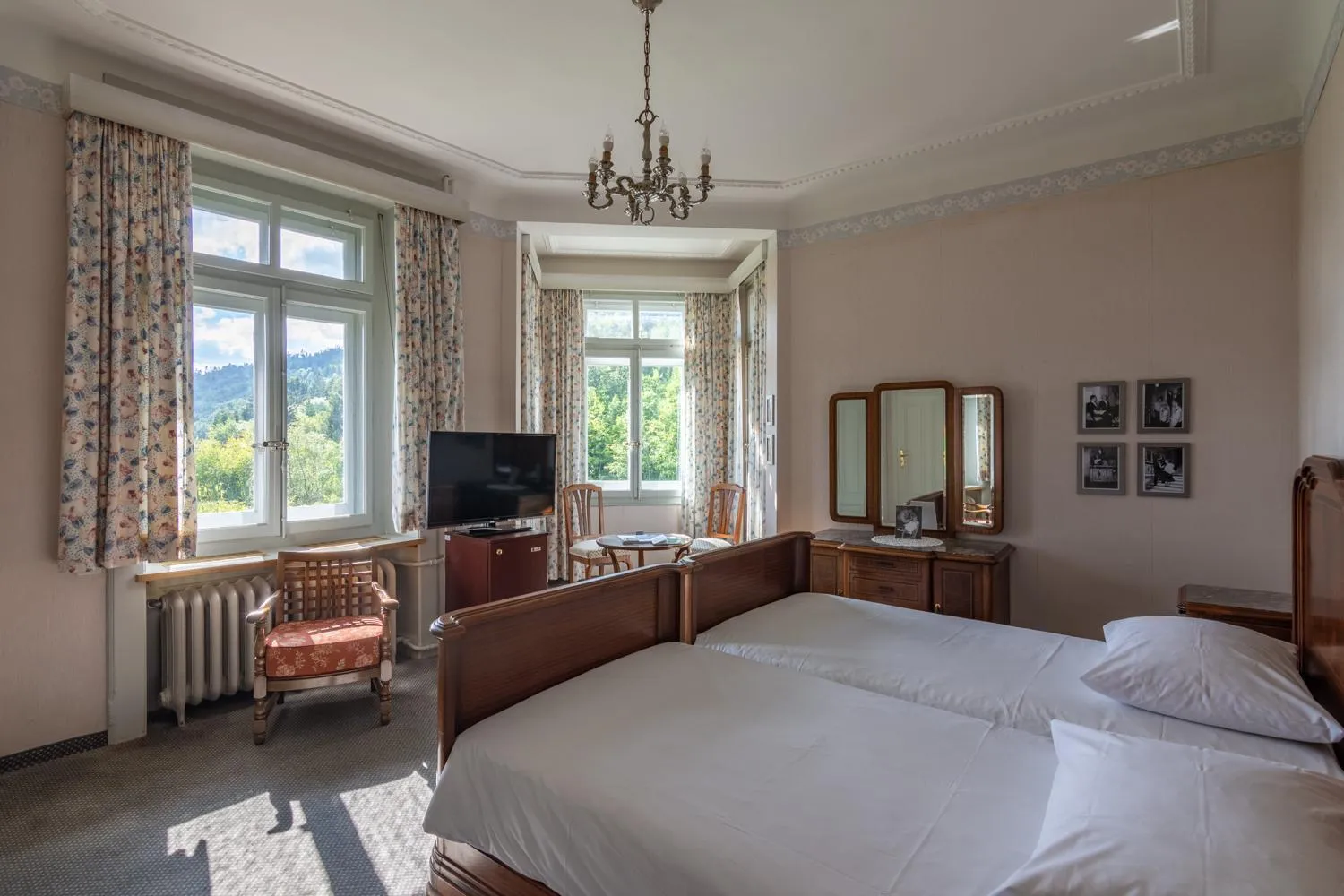 Bedroom, Bed in Grand Hôtel des Rasses & Wellness