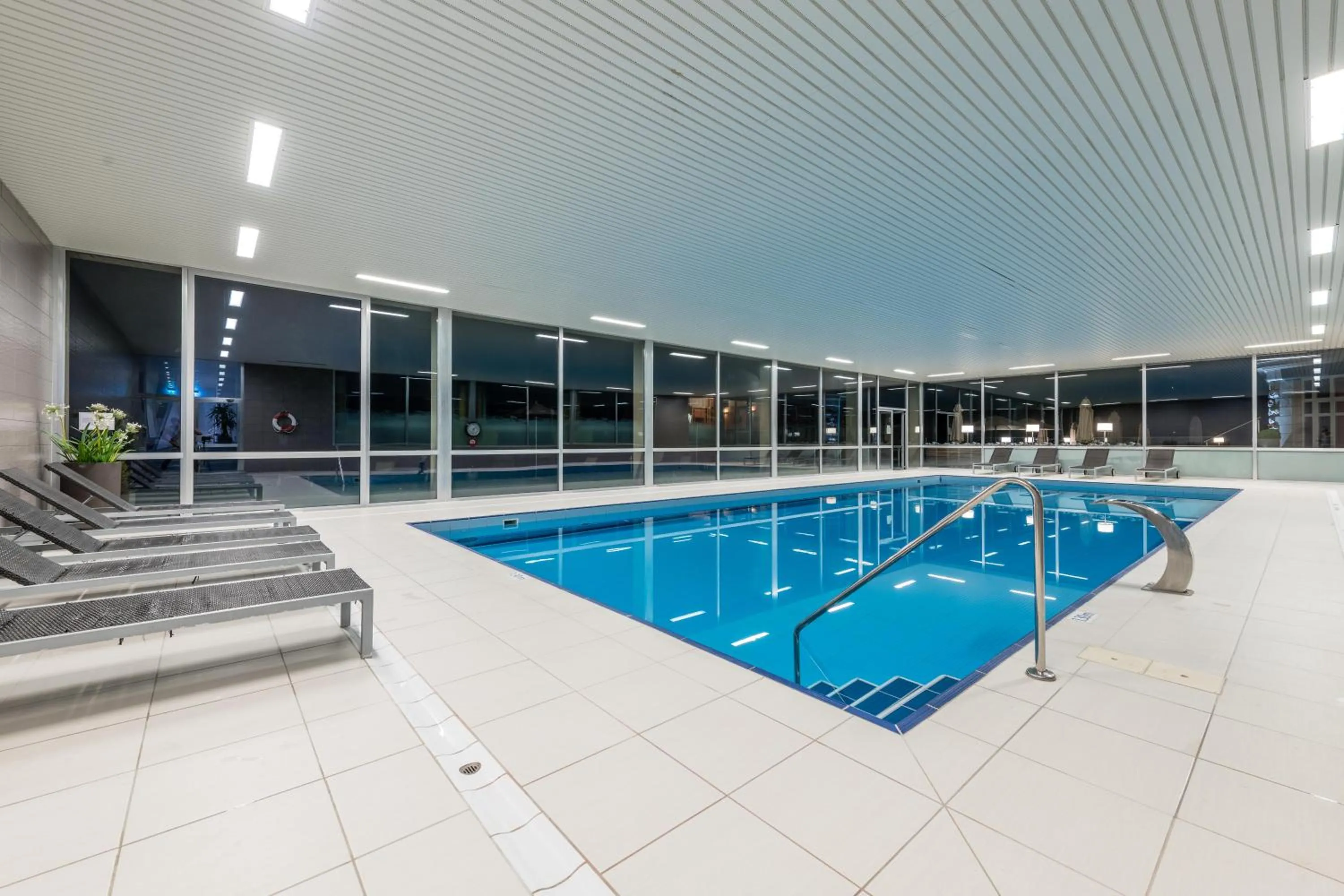 Swimming pool in Grand Hôtel des Rasses & Wellness