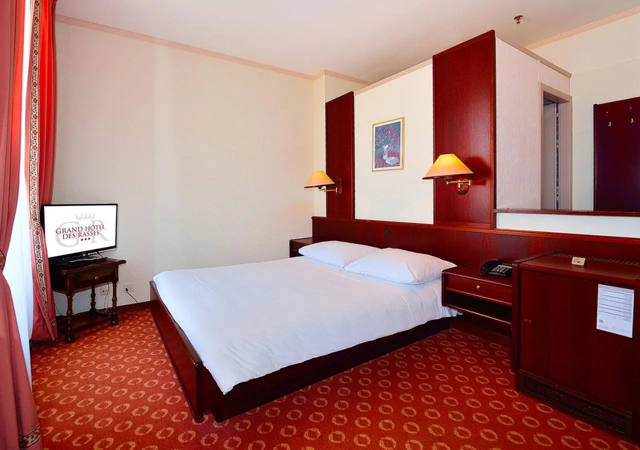 Photo of the whole room, Bed in Grand Hôtel des Rasses & Wellness