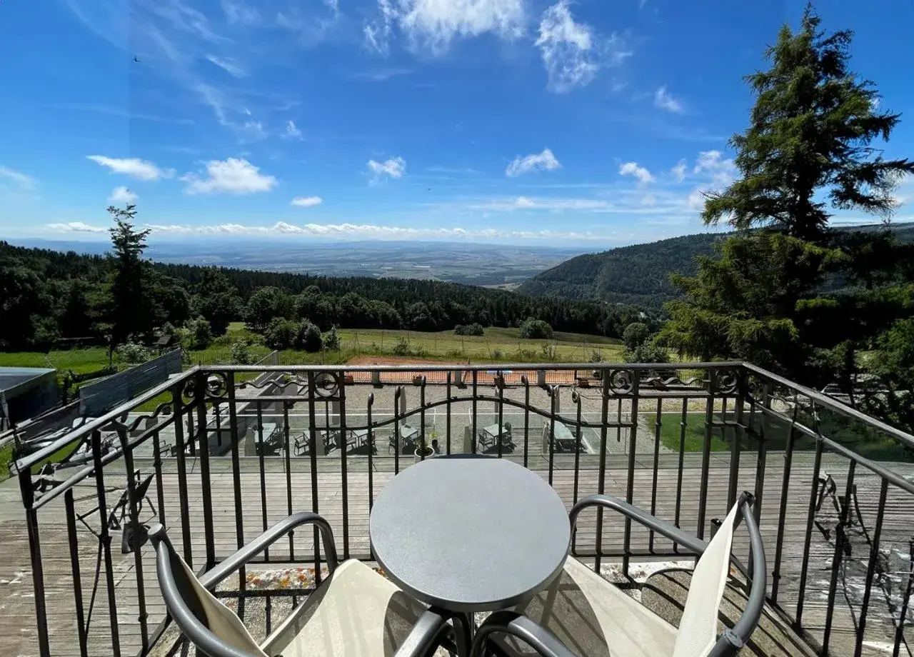 Double Room with Mountain View in Grand Hôtel des Rasses & Wellness Double Room with Mountain View in Grand Hôtel des Rasses & Wellness