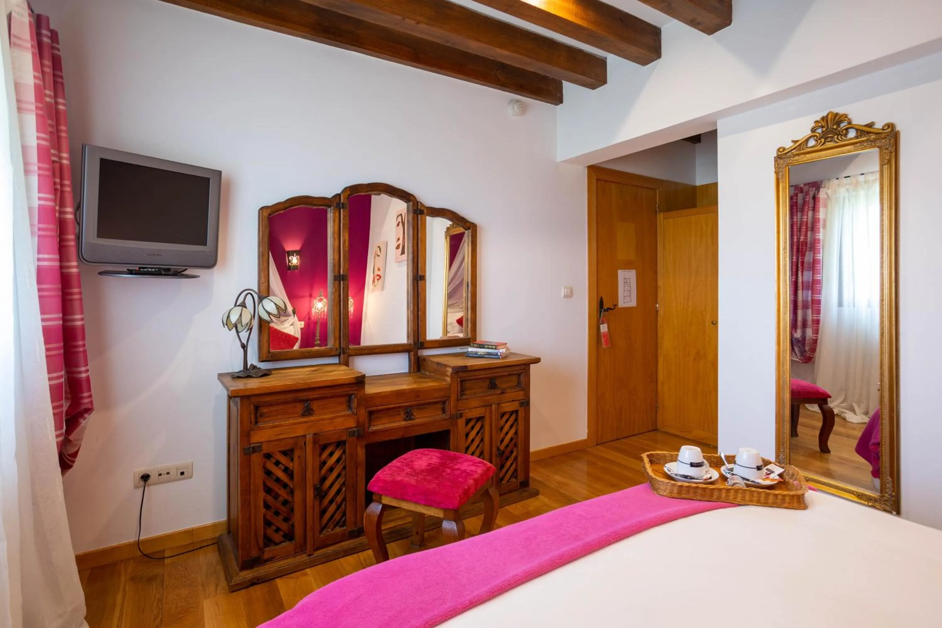 TV and multimedia, Bed in Posada de Eufrasio