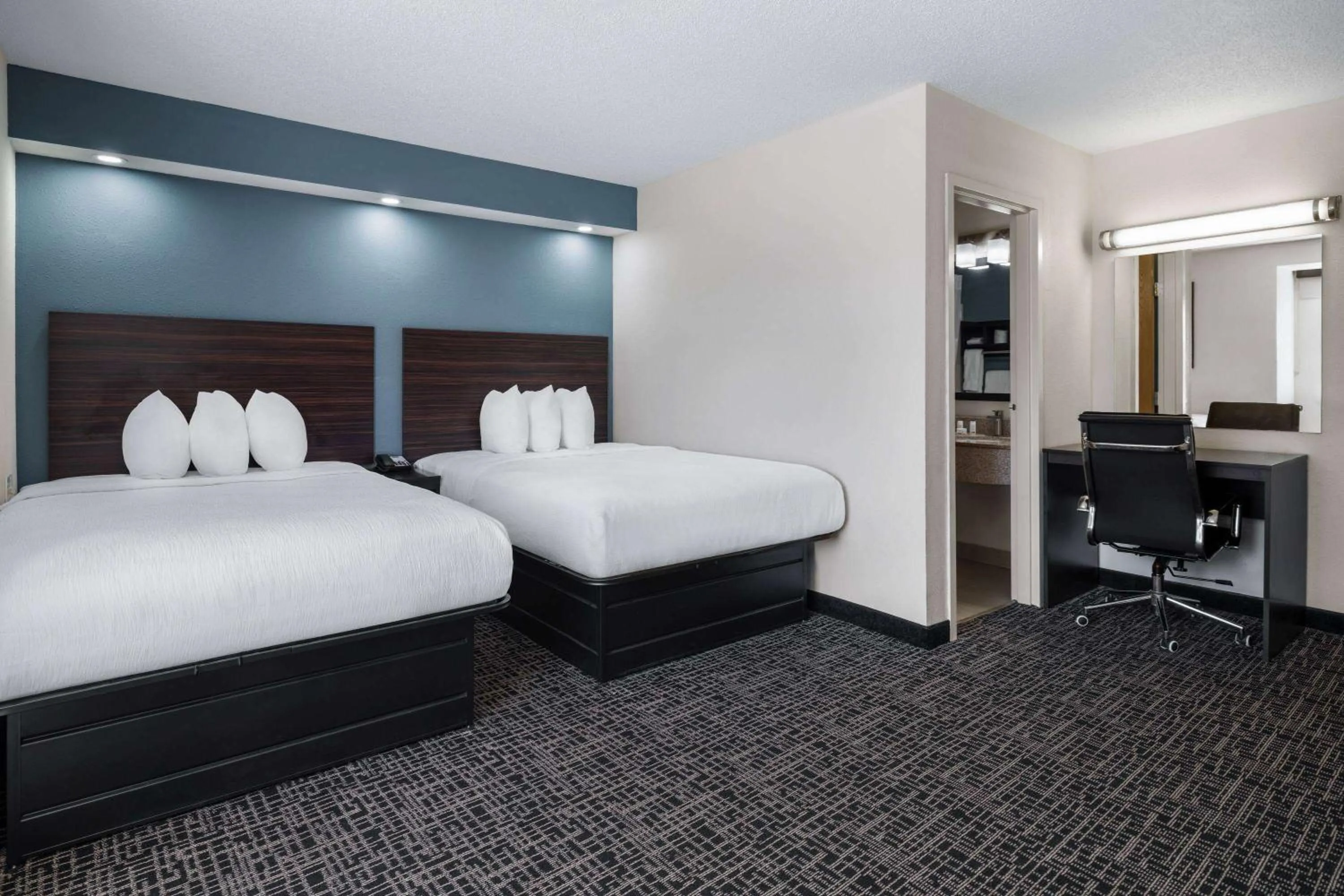 Photo of the whole room, Bed in Baymont by Wyndham Boardman