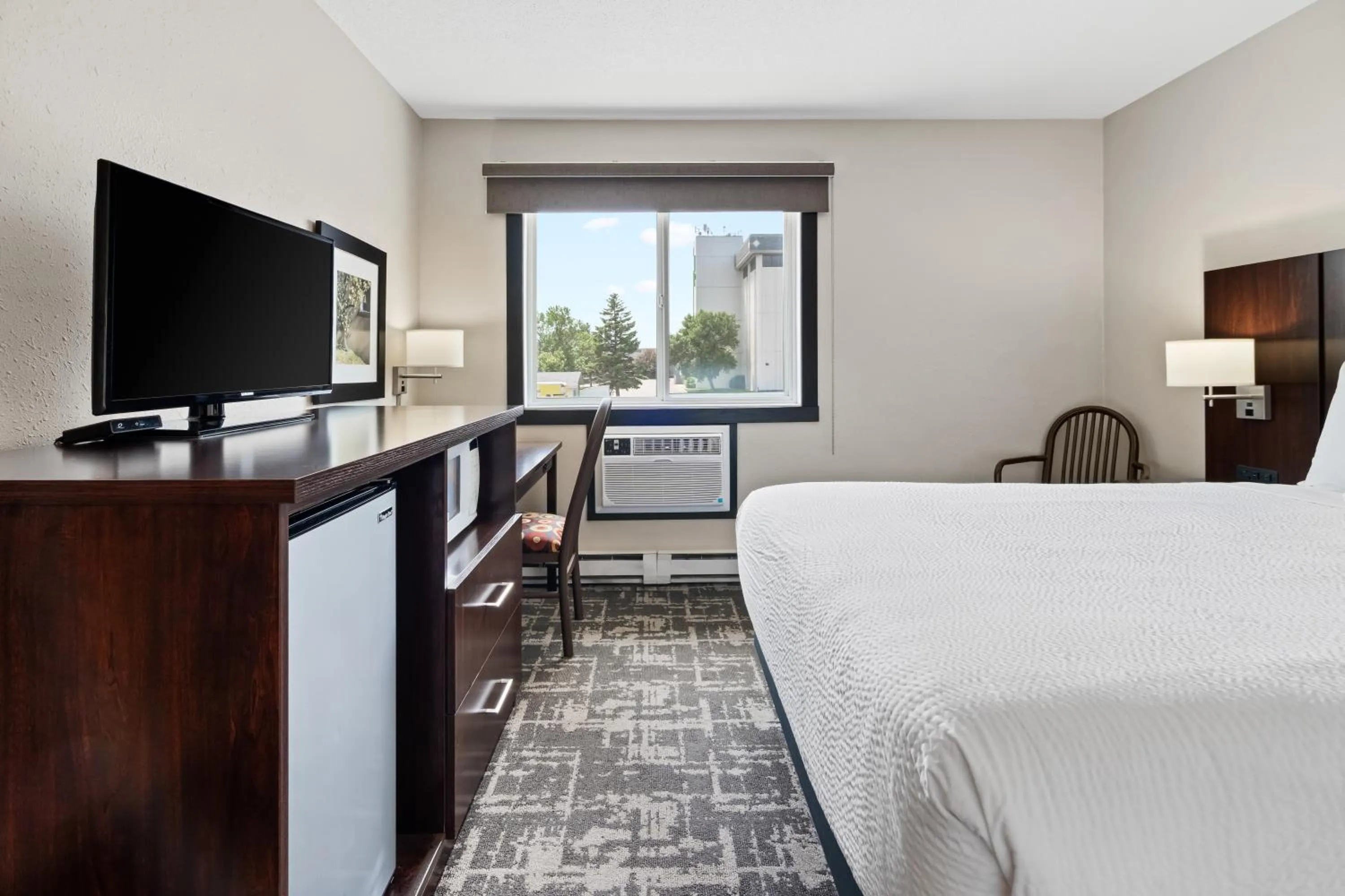 Photo of the whole room, Bed in Fargo Inn and Suites