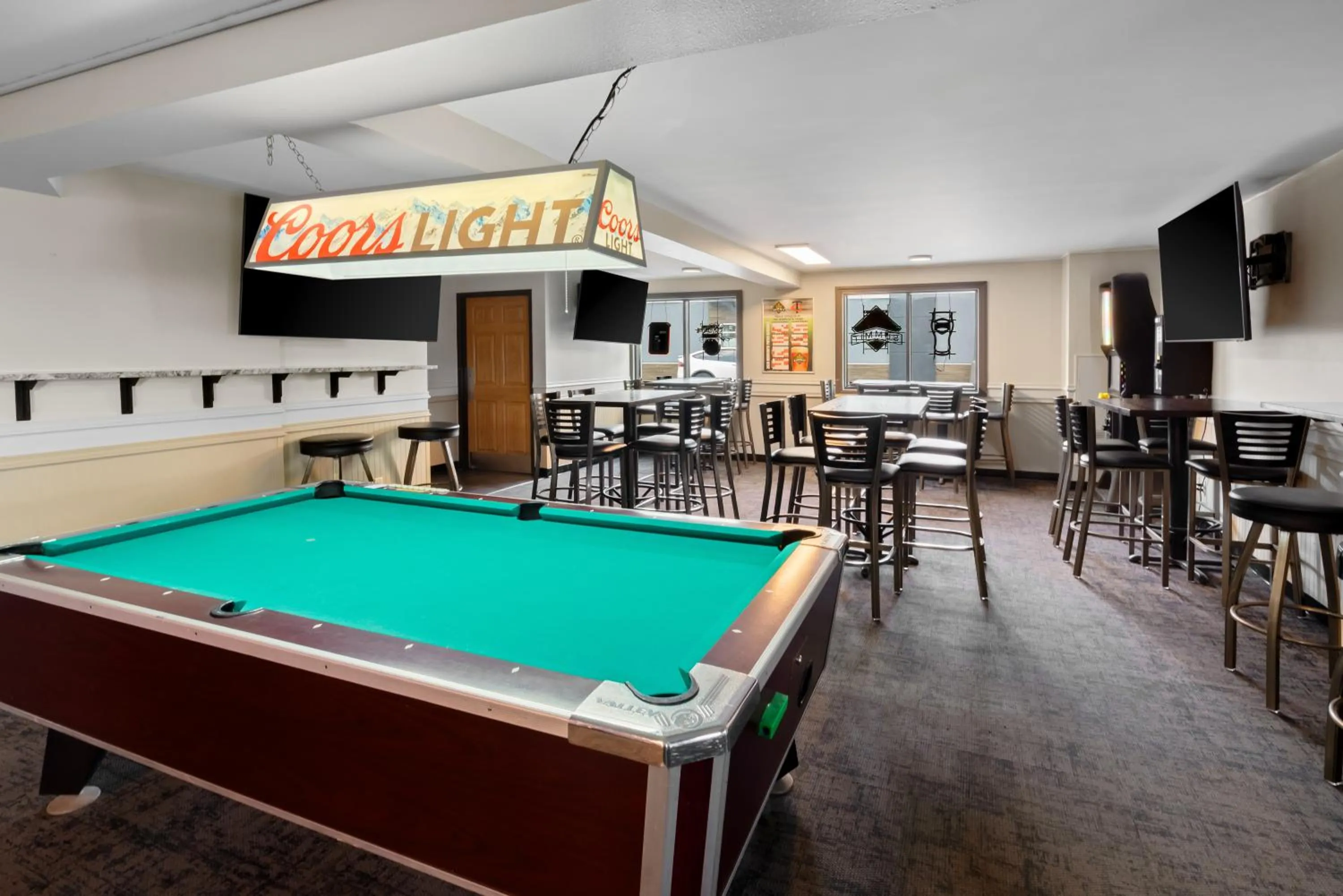Billiard in Fargo Inn and Suites